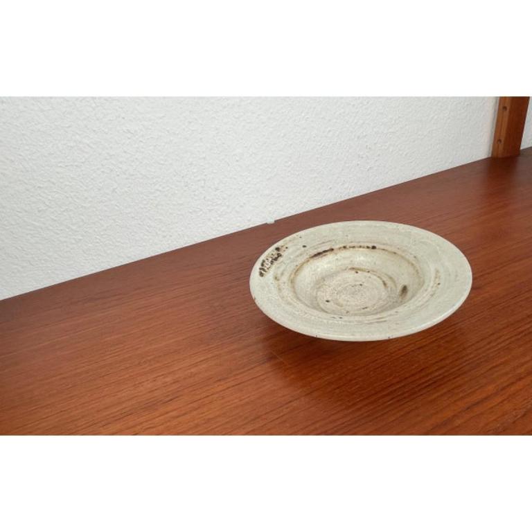Dänische Studio-Keramikschale aus der Mitte des Jahrhunderts von Dania Keramik, 1960er Jahre im Zustand „Hervorragend“ im Angebot in Hamburg, DE