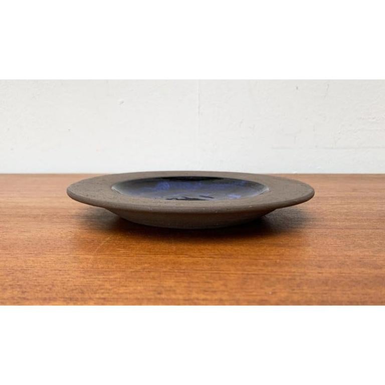Ciotola in Studio Pottery danese di metà secolo di Robert Rob Bentsen, anni '60, in ottime condizioni. Progettato tra il 1960 e il 1969 Questo pezzo ha un marchio di attribuzione.

Informazioni aggiuntive:
Materiali: Ceramica
Colore: blu
Stili: