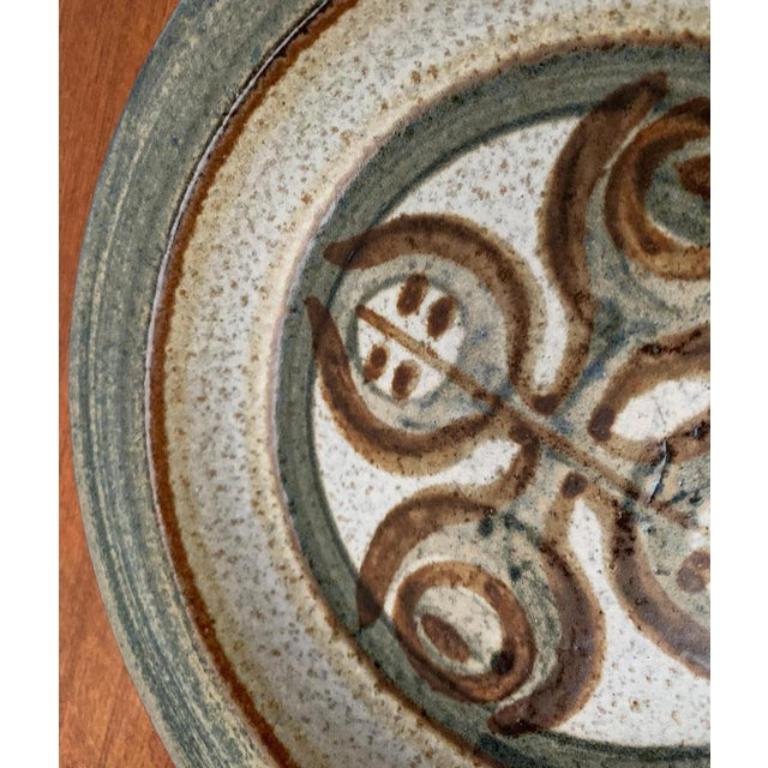 Dänische Studio Pottery Schale aus der Jahrhundertmitte von Søholm (20. Jahrhundert) im Angebot