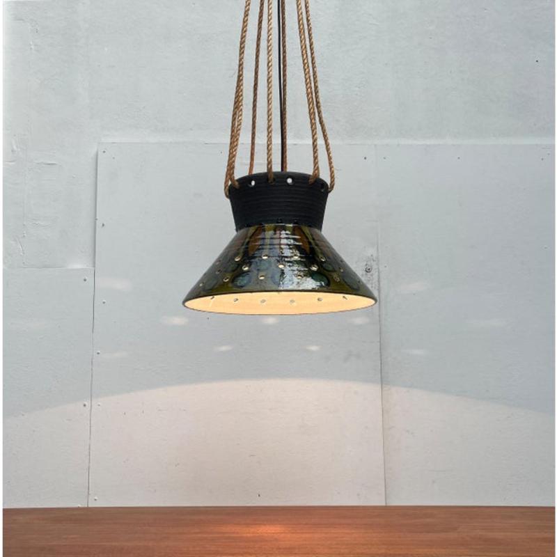 Danois Lampe suspendue en Studio Pottery danoise du milieu du siècle par Lehmann Keramik, années 1960 en vente