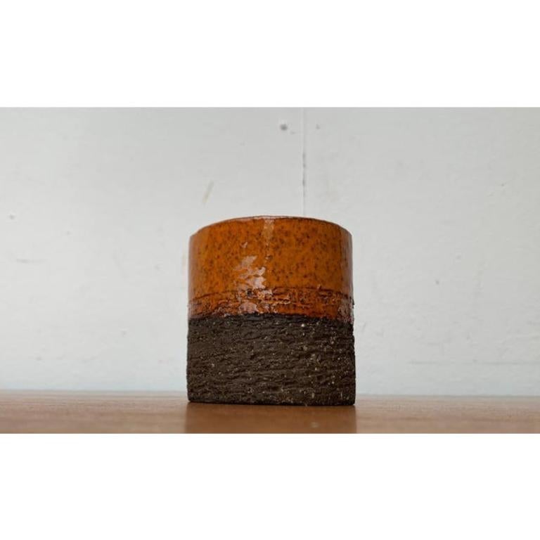 Vaso di Studio Pottery danese di metà secolo, anni '60, in ottime condizioni. Progettato dal 1960 al 1969.

Informazioni aggiuntive:
Materiali: Ceramica
Stile: Medioevo Moderno
Paese di origine: Danimarca
Colore: marrone
Tipo di articolo: Vintage,