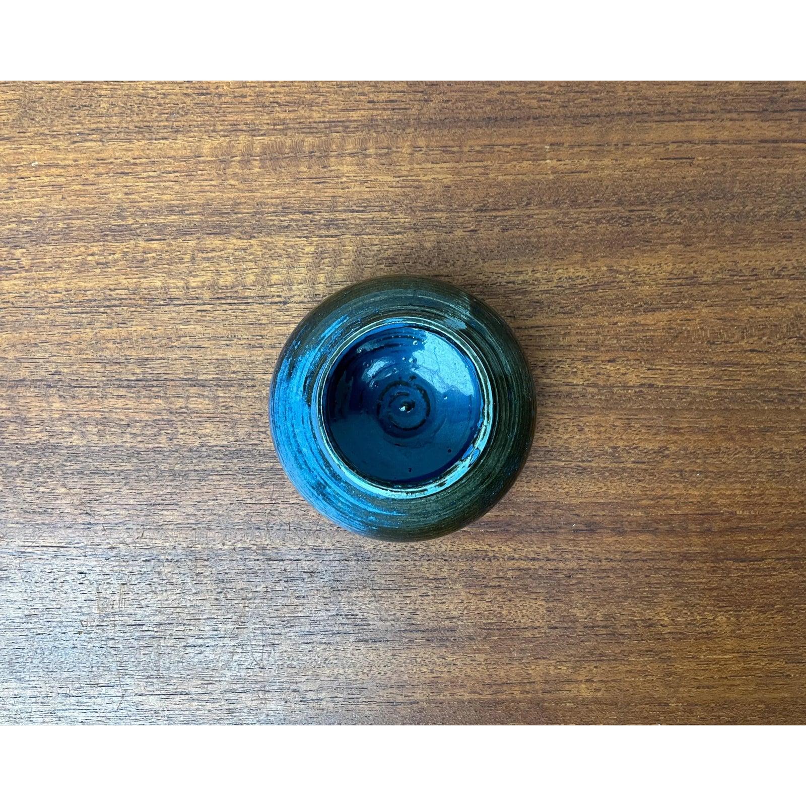 Vaso in Studio Pottery danese di Cecilie Frausing, 1960, in ottime condizioni. Progettato tra il 1960 e il 1969 Questo pezzo ha un marchio di attribuzione.

Informazioni aggiuntive:
Materiali: Ceramica
Stile: Medioevo Moderno
Paese di origine: