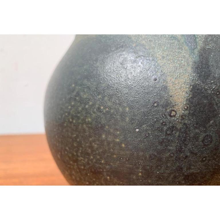 Vaso di Studio Pottery danese di metà secolo, anni '60, in ottime condizioni. Progettato dal 1960 al 1969.

Informazioni aggiuntive:
Materiali: Ceramica
Colore: marrone
Stili: Medioevo Moderno
Paese di origine: Danimarca
Tipo di articolo: Vintage,
