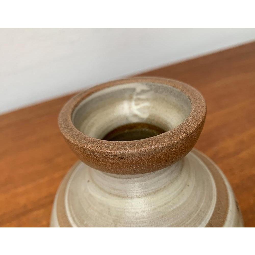 Vaso di Studio Pottery danese di metà secolo in gres di Noomi Backhausen, anni '60 In condizioni ottime in vendita a Hamburg, DE