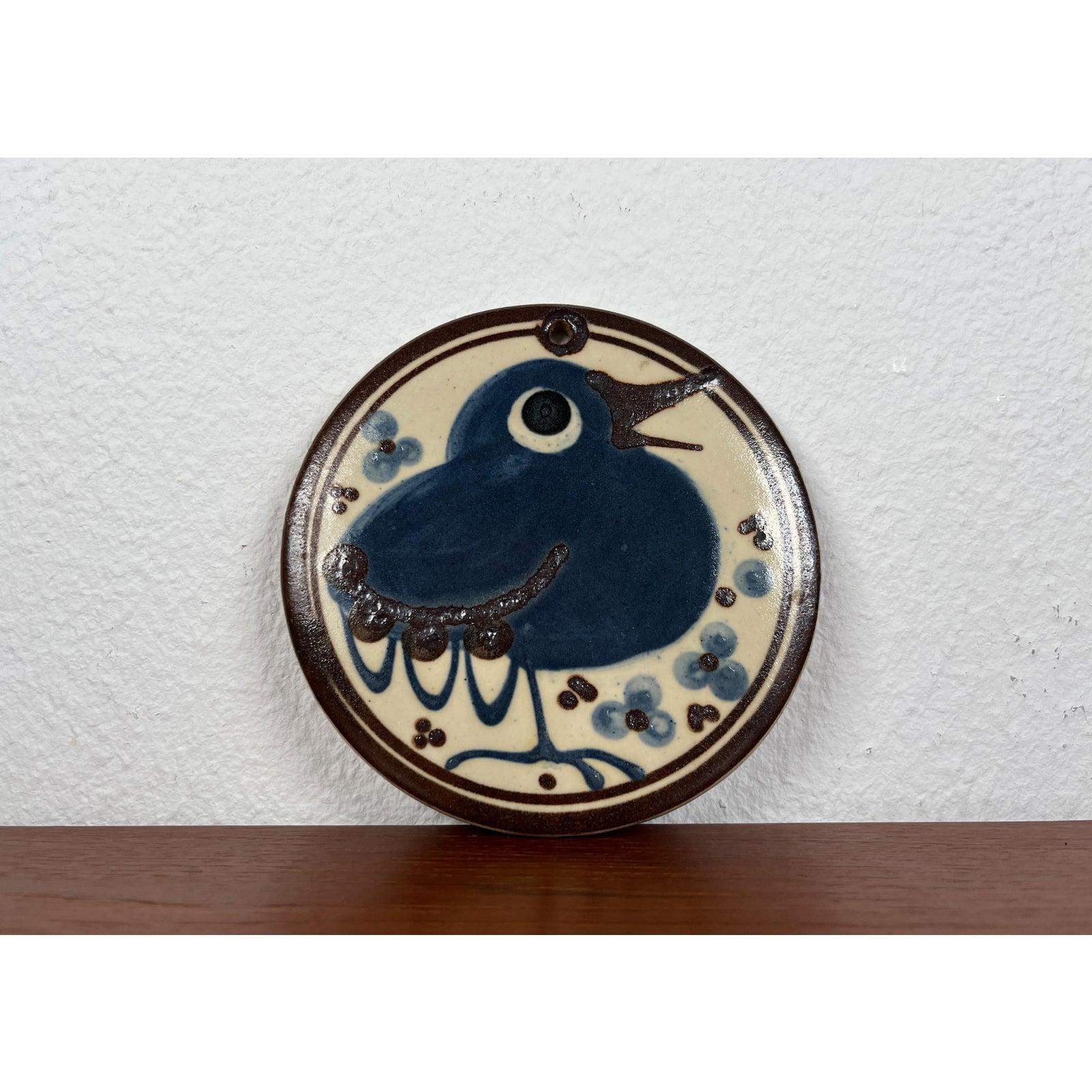 Dänischer Studio-Keramik-Wandteller aus der Mitte des Jahrhunderts mit Vogeldesign, 1976 (Moderne der Mitte des Jahrhunderts) im Angebot
