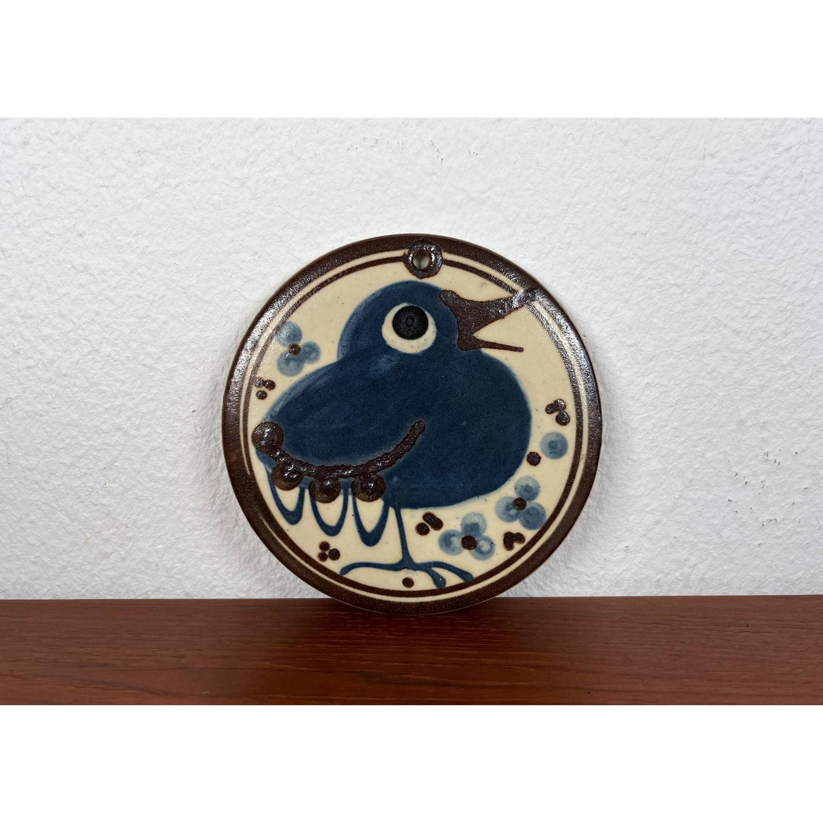 Dänischer Studio-Keramik-Wandteller aus der Mitte des Jahrhunderts mit Vogeldesign, 1976 im Angebot 1