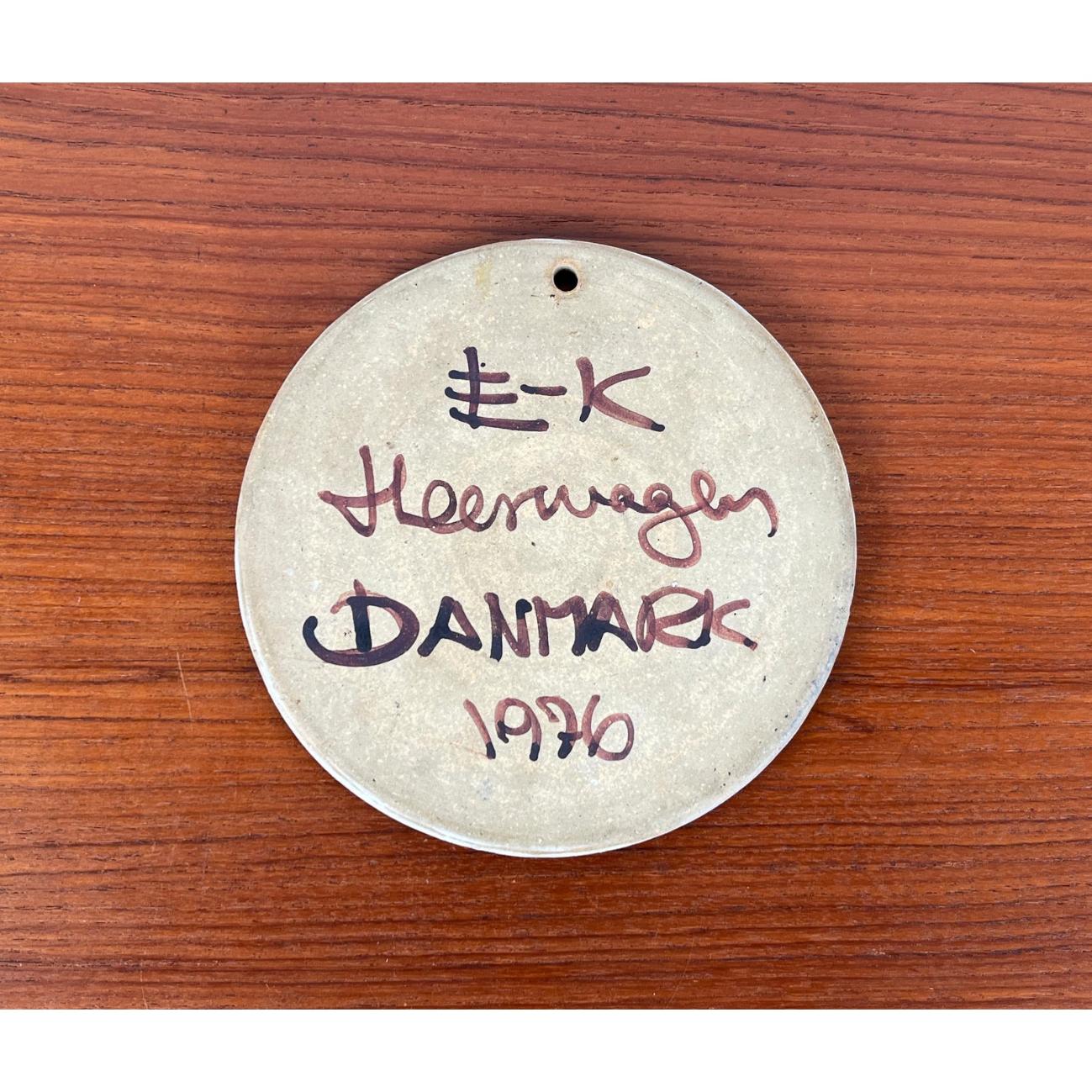 Dänischer Studio-Keramik-Wandteller aus der Mitte des Jahrhunderts mit Vogeldesign, 1976 im Angebot 4