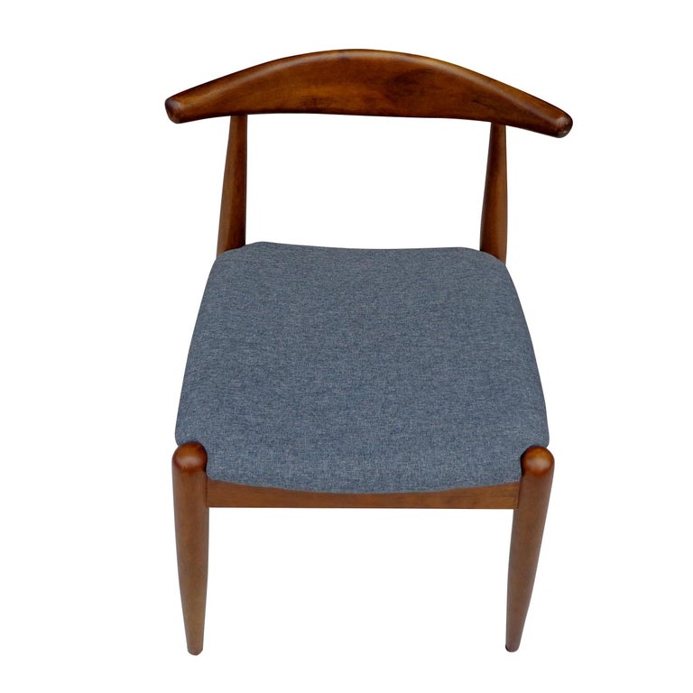 Mid-century walnut Danish style chair.


Simple and sleek mid century side chair in walnut with grey/blue upholster seat.
 