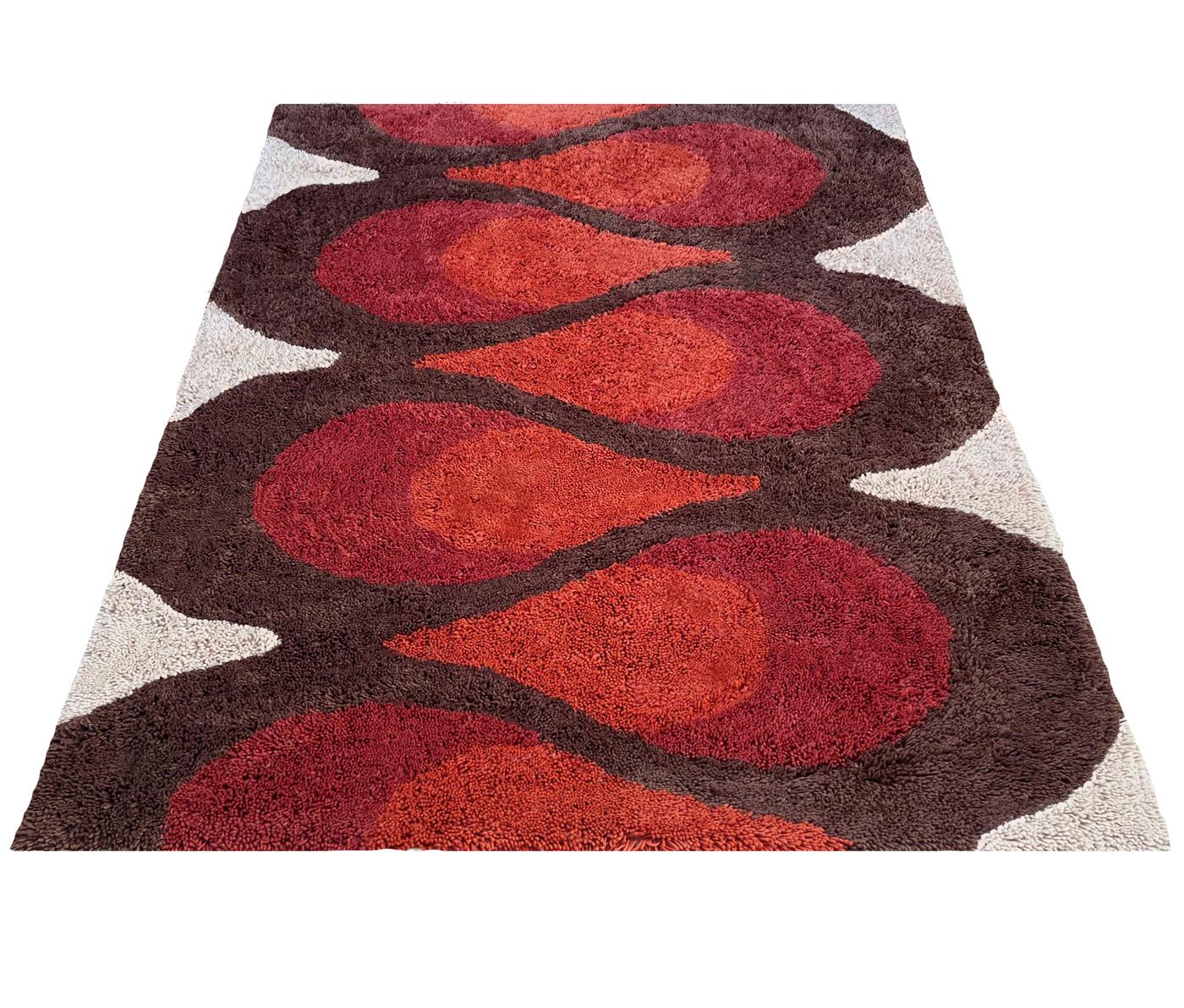 Mid Century Danish Style Rya Area Shag Rug in Funky Teardrop Design after Panton In New Condition In Philadelphia, PA