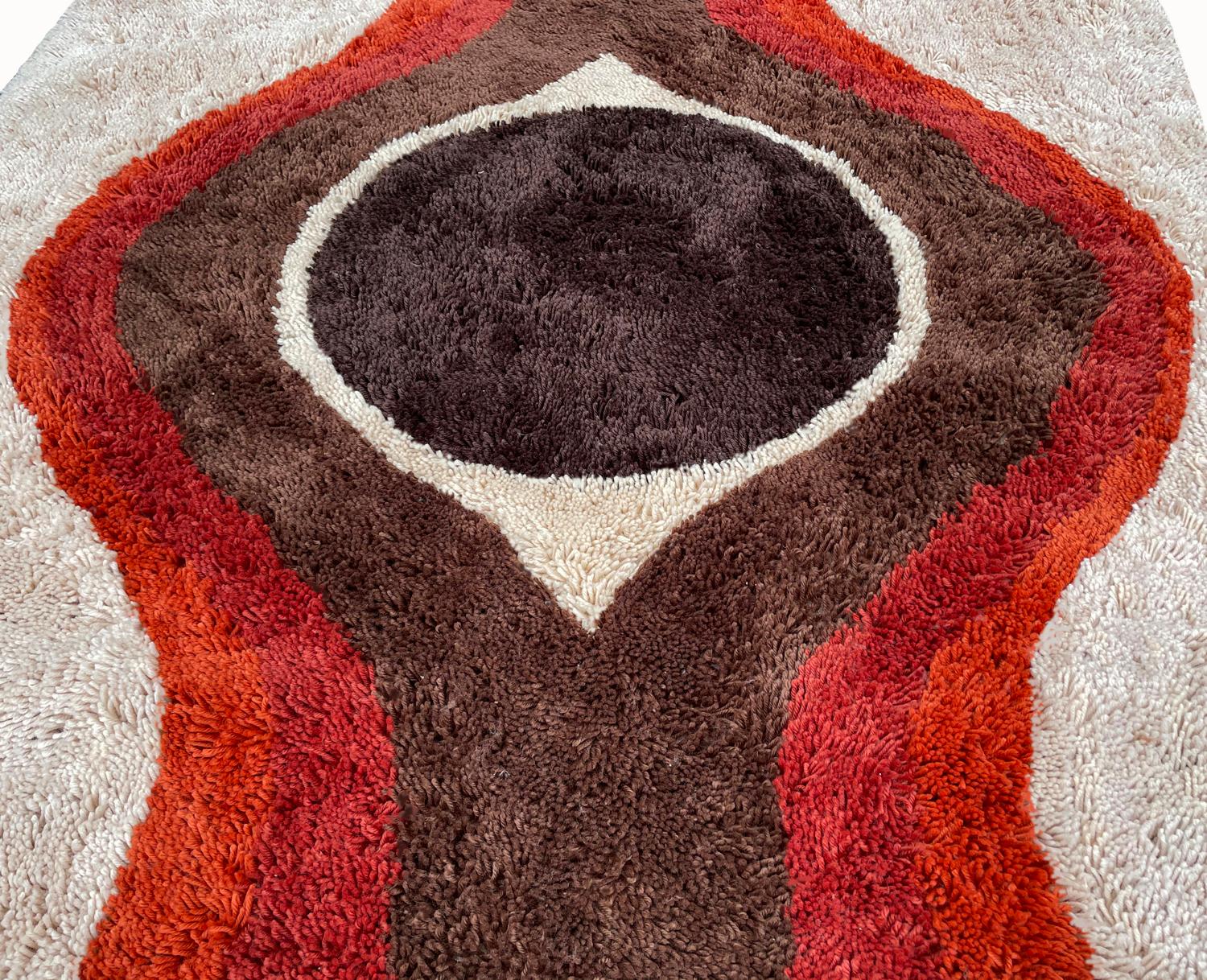Dänischer Rya-Teppich im Mid-Century-Stil aus der Mitte des Jahrhunderts in Rot & Orange mit modernem Design im Angebot 2