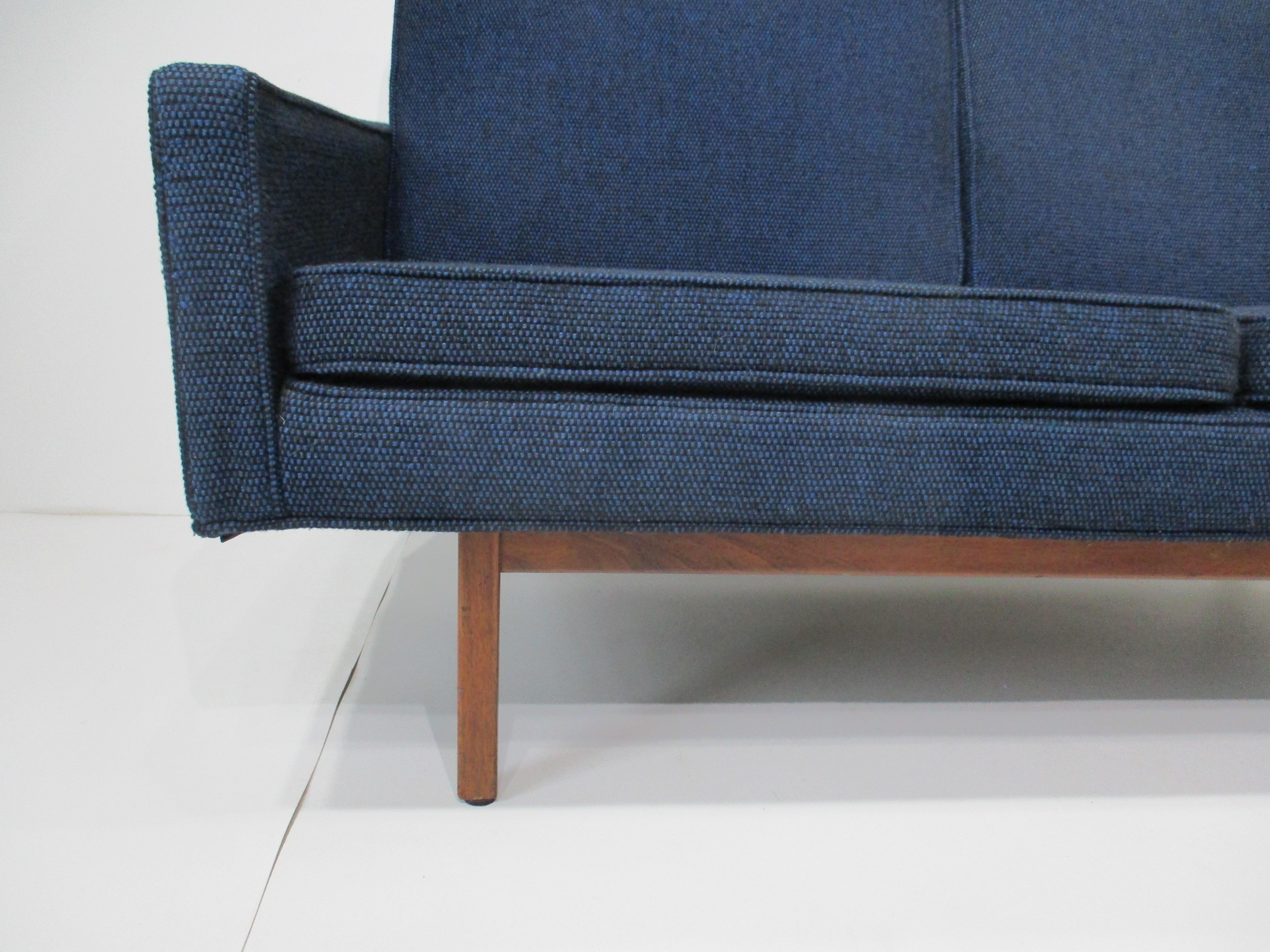 Jens Risom Mid Century Danish Styled Loveseat ( A ) In Good Condition For Sale In Cincinnati, OH