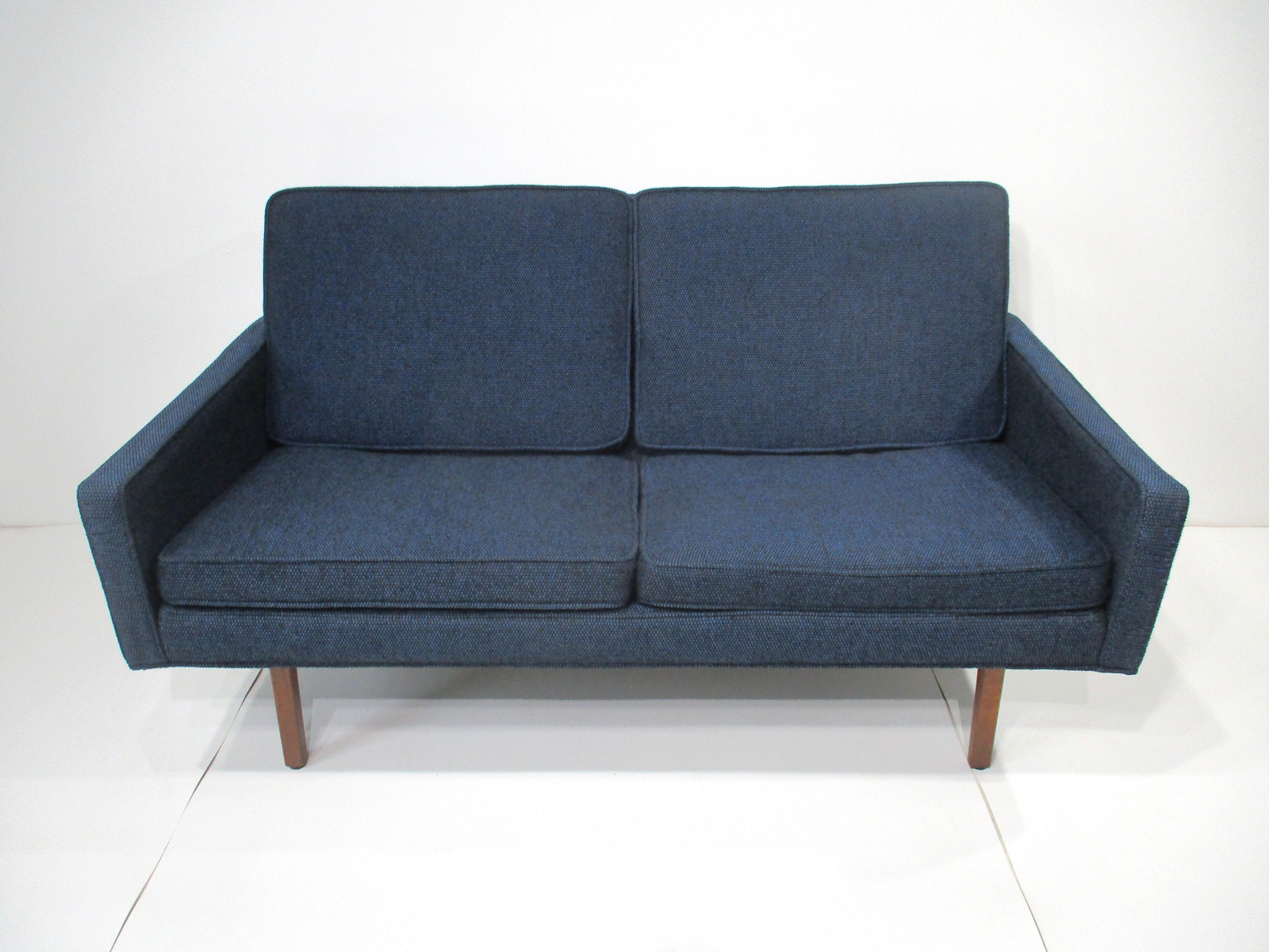 Sofá de dos plazas de estilo danés de mediados de siglo Jens Risom ( B ) en venta 4