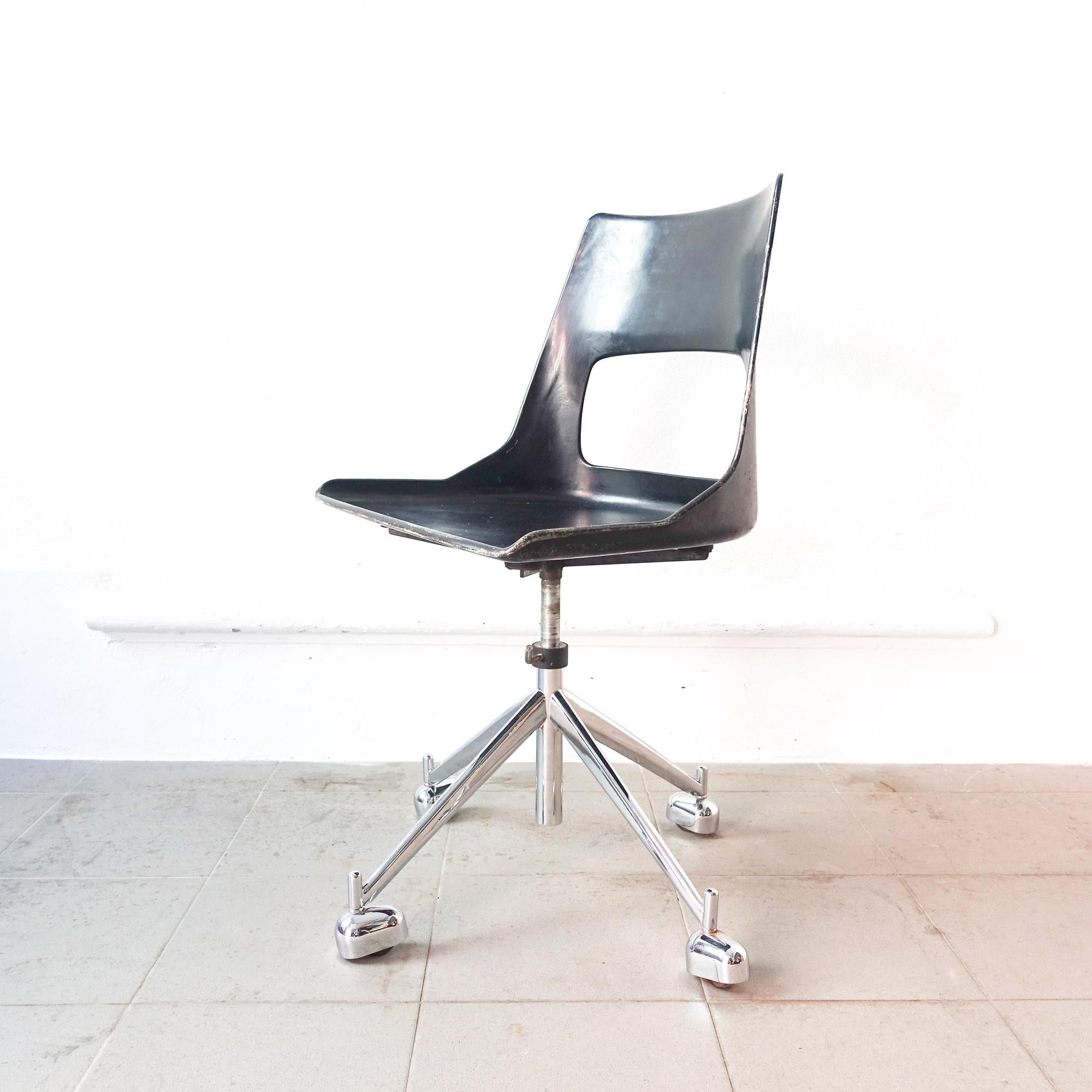 Mid-Century Danish Swivel Chair, Model KK-1A, by Kay Korbing for Fibrex Denmark 4