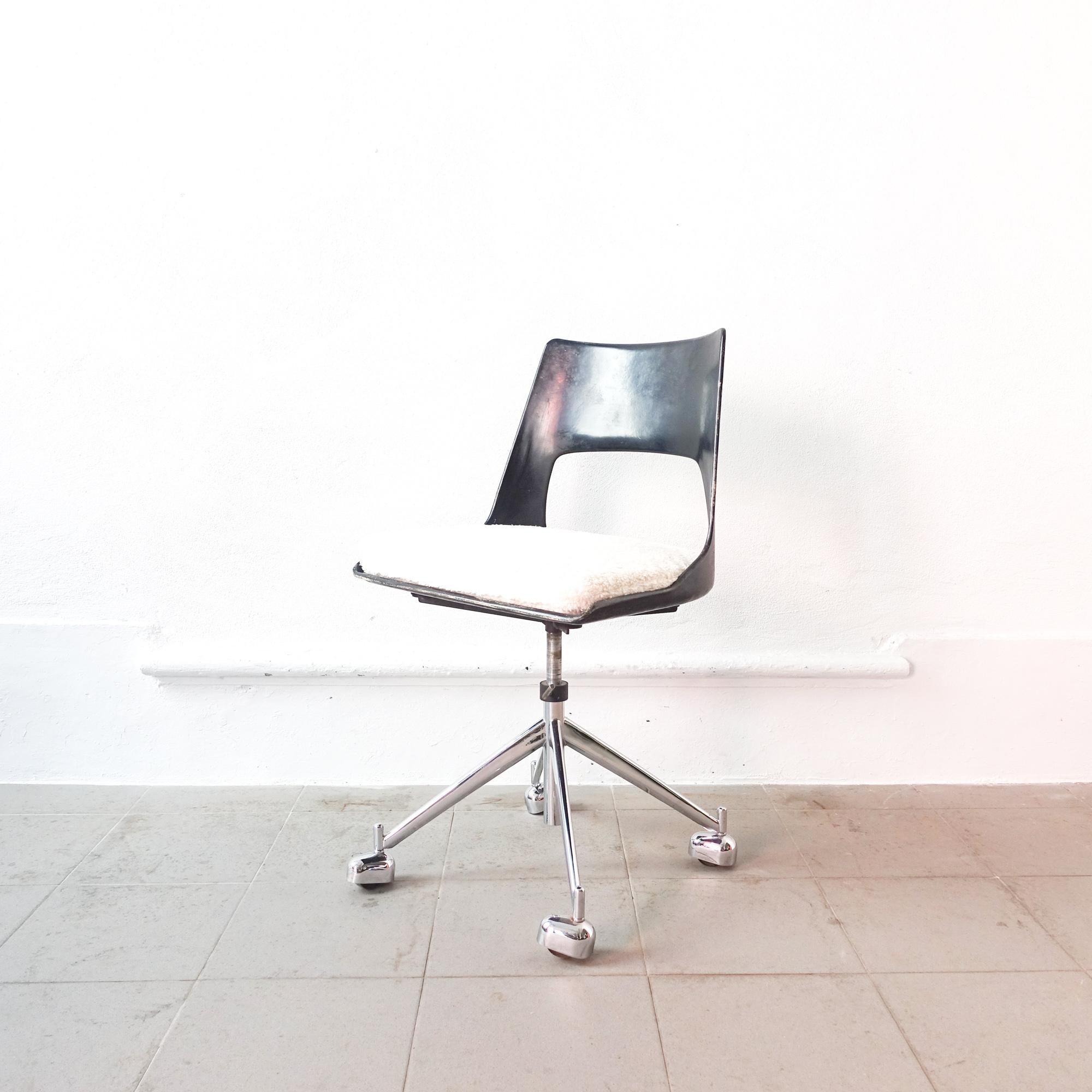 Metal Mid-Century Danish Swivel Chair, Model KK-1A, by Kay Korbing for Fibrex Denmark