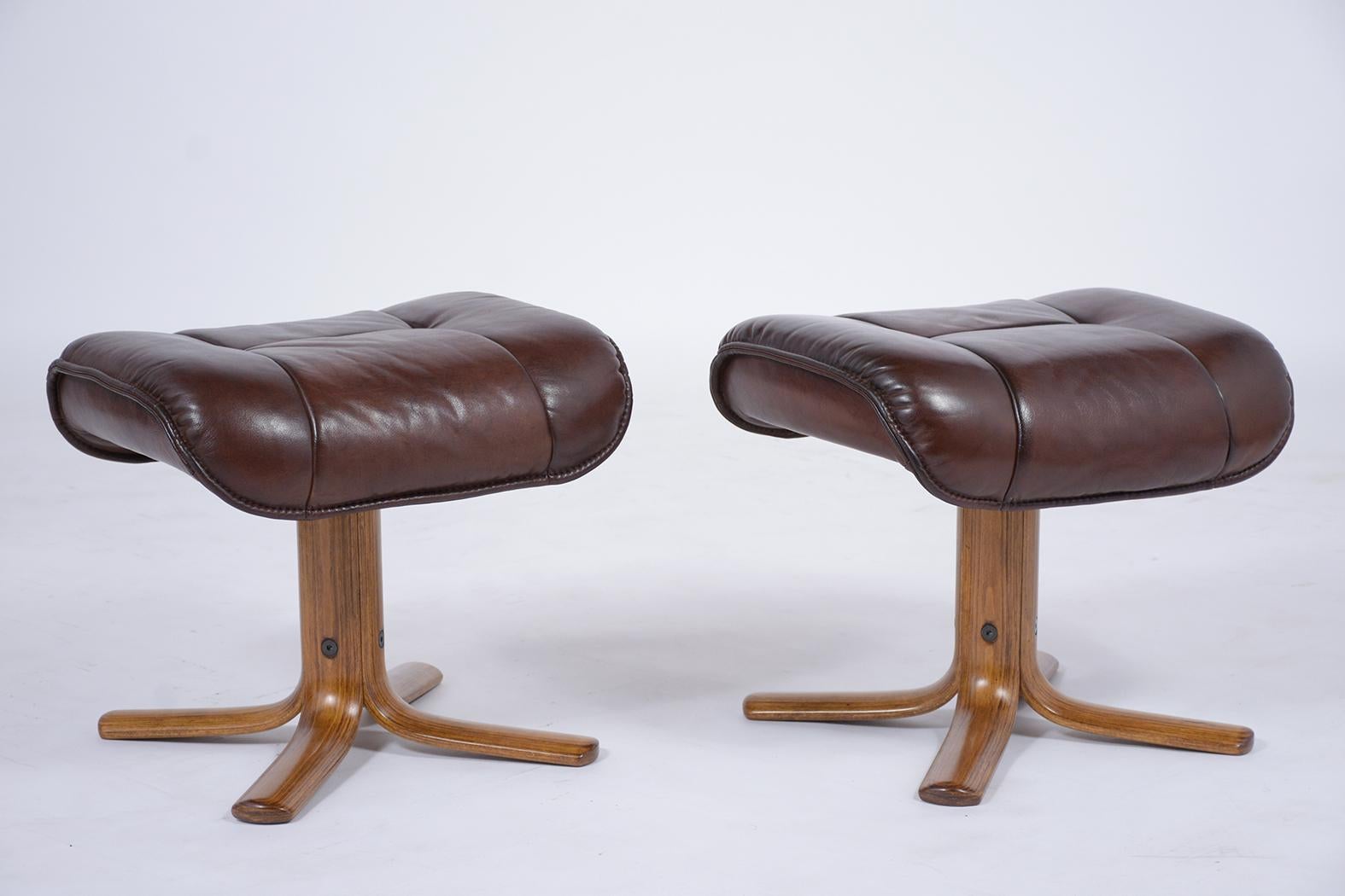 1980s Danish Leather Lounge Chair & Ottoman Set - Vintage Elegance For Sale 5