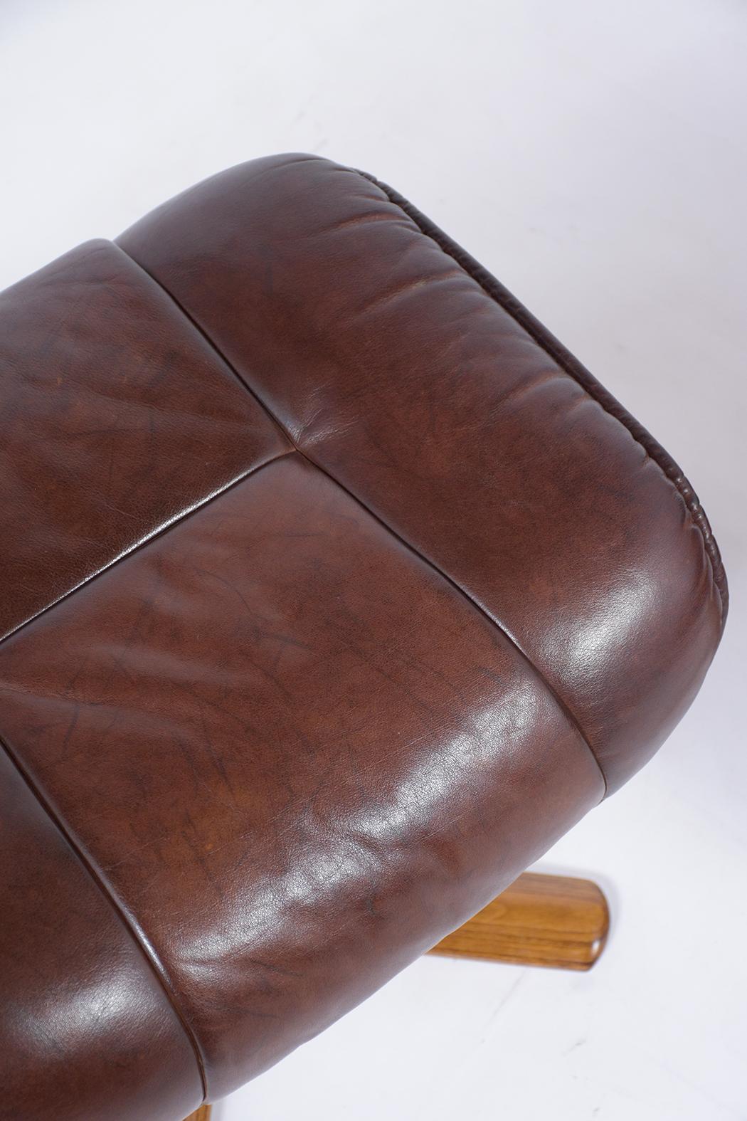 1980s Danish Leather Lounge Chair & Ottoman Set - Vintage Elegance For Sale 6