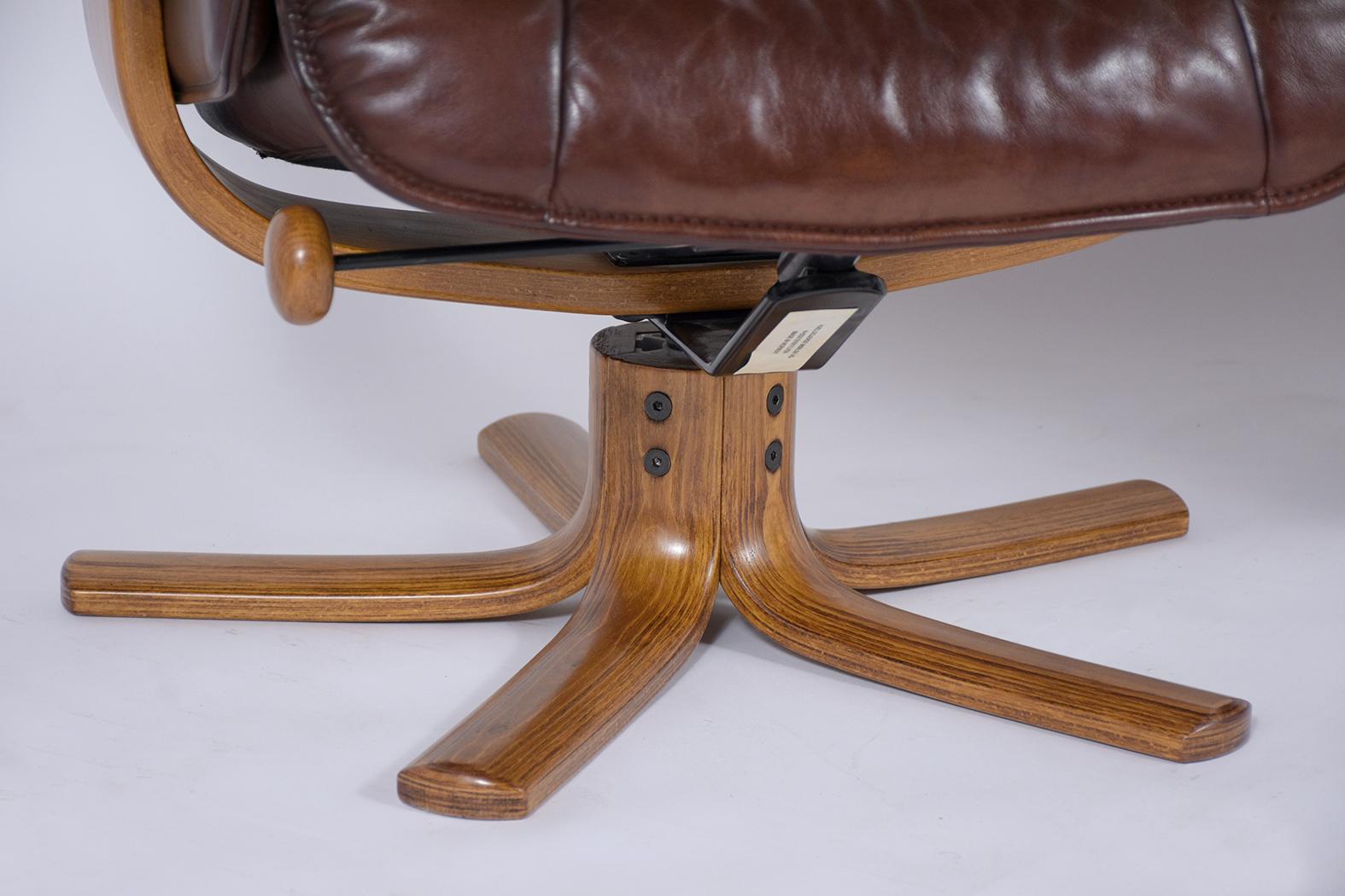 Fait main Ensemble chaise longue et ottoman en cuir danois des années 1980 - Elegance Vintage en vente