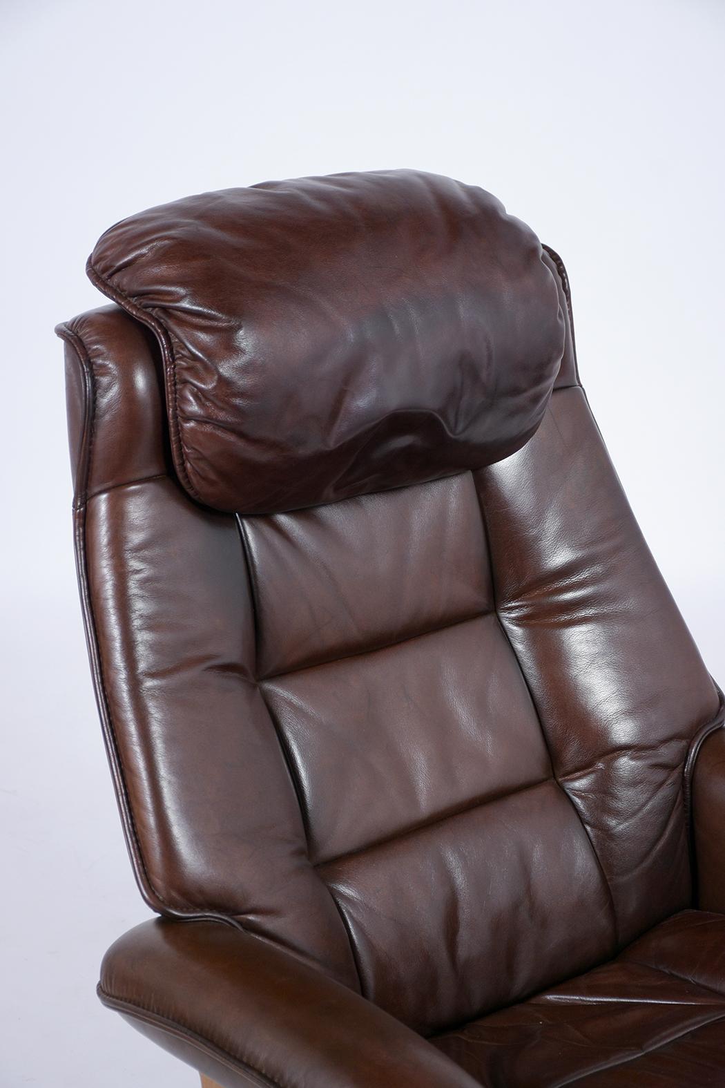 Polyester Ensemble chaise longue et ottoman en cuir danois des années 1980 - Elegance Vintage en vente