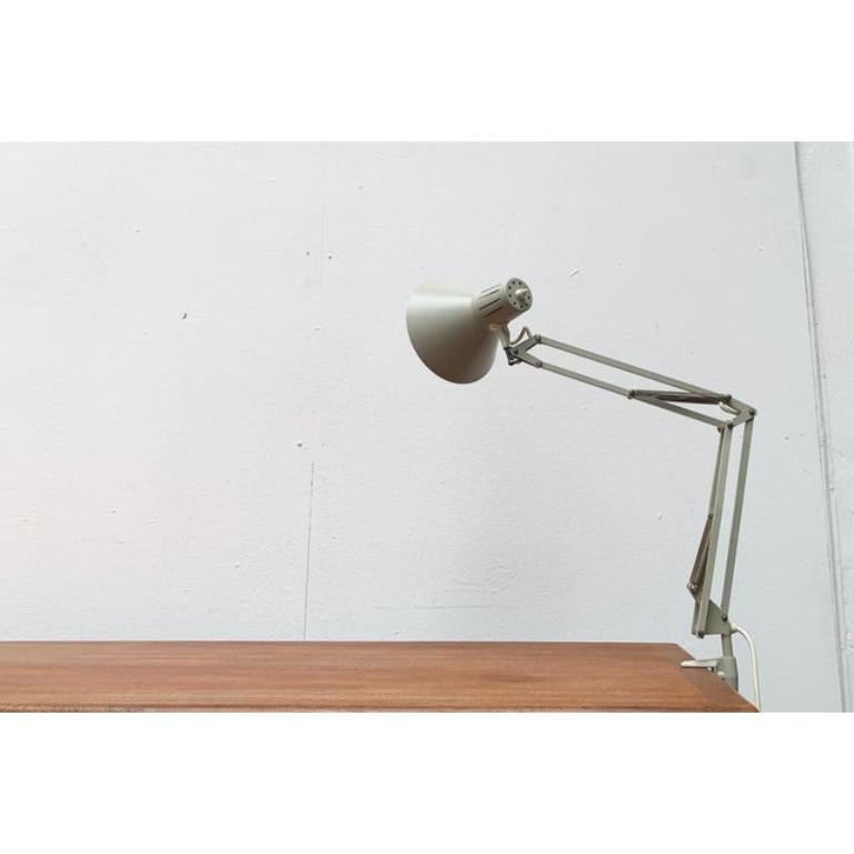 Lámpara de mesa danesa de mediados de siglo, años 60 Metal en venta