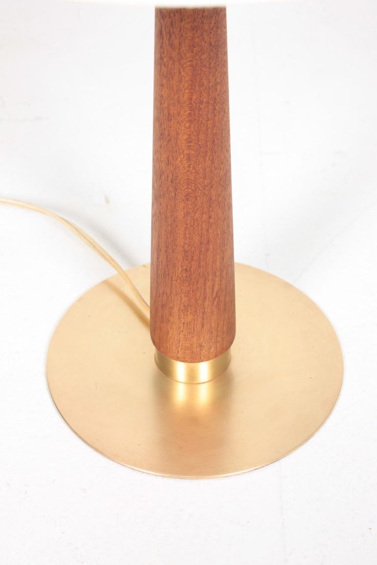 Scandinavian Modern Midcentury Danish Table Lamp in Brass & Teak, 1950s For Sale