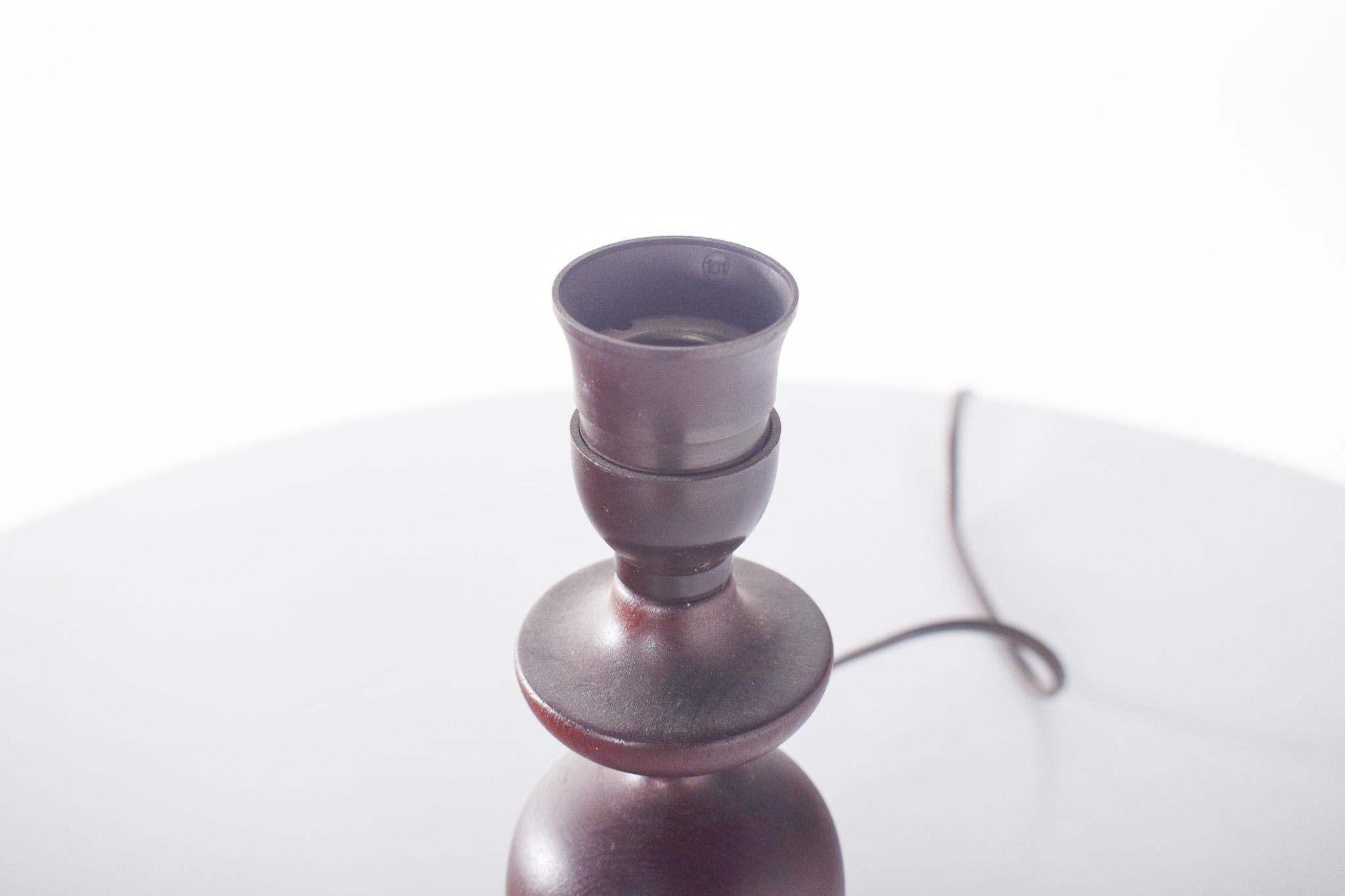 Lámpara de mesa danesa de mediados de siglo en madera de teca Moderno de mediados de siglo en venta