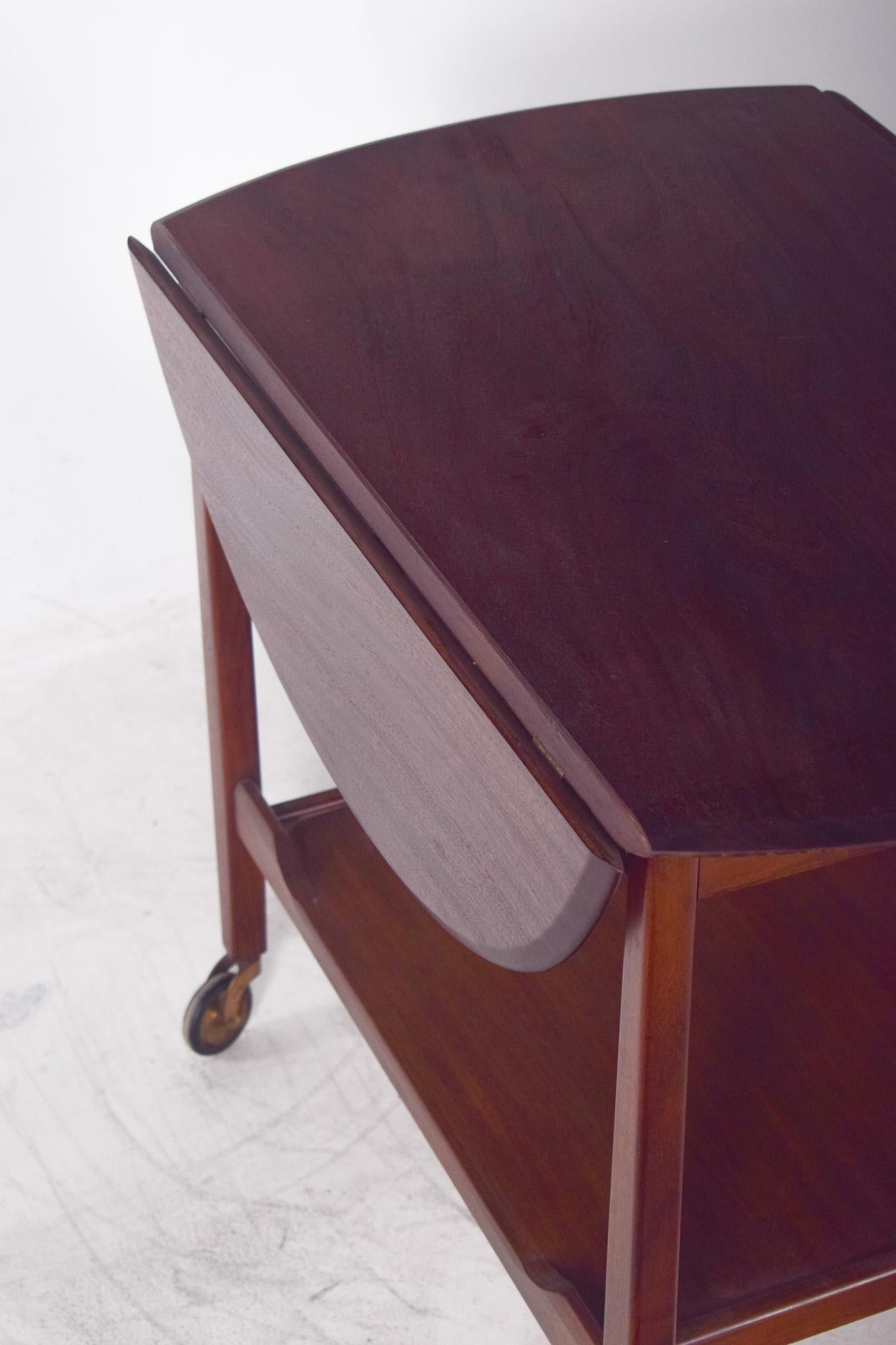 Mid Century Danish Tea Trolley with Flaps In Good Condition For Sale In Lisboa, Lisboa