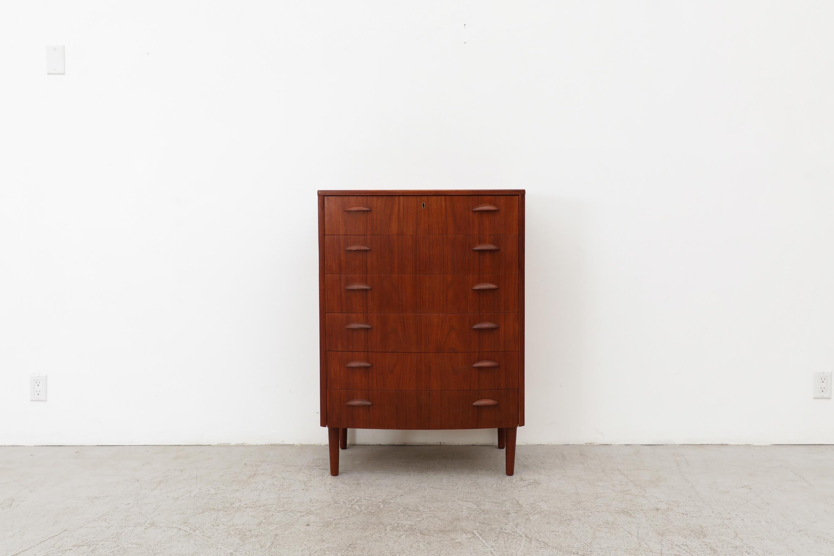 Kai Kristiansen inspired Danish teak 6-drawer tall dresser with continuous grain, organic carved hand pulls and short tapered legs. In original condition with some very light scratches and signs of wear, consistent with its age and use. Other tall