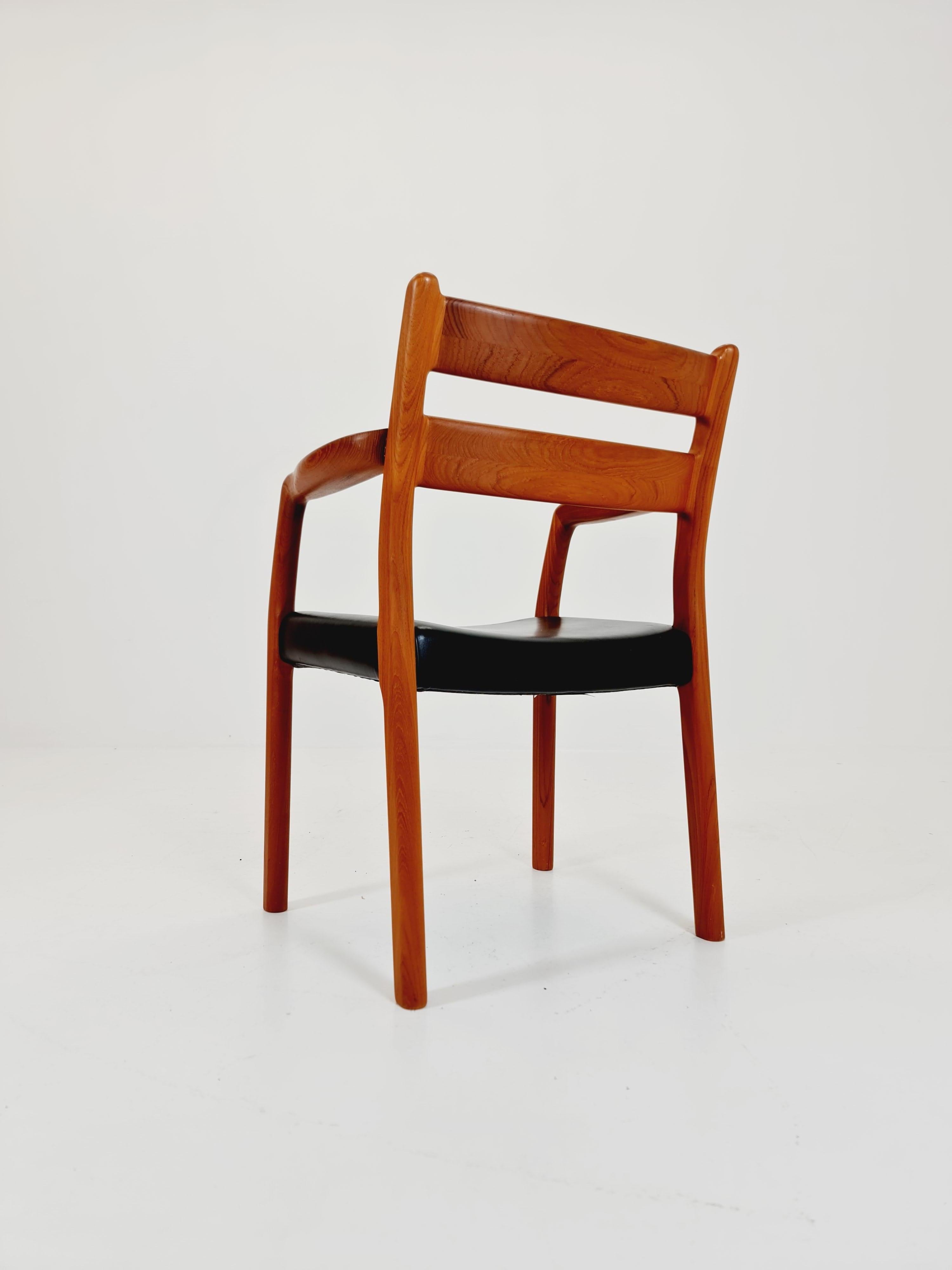 Sillón danés de teca de mediados de siglo de ERIK KIRKEGAARD para Glostrup  de los años 60 mediados del siglo XX en venta
