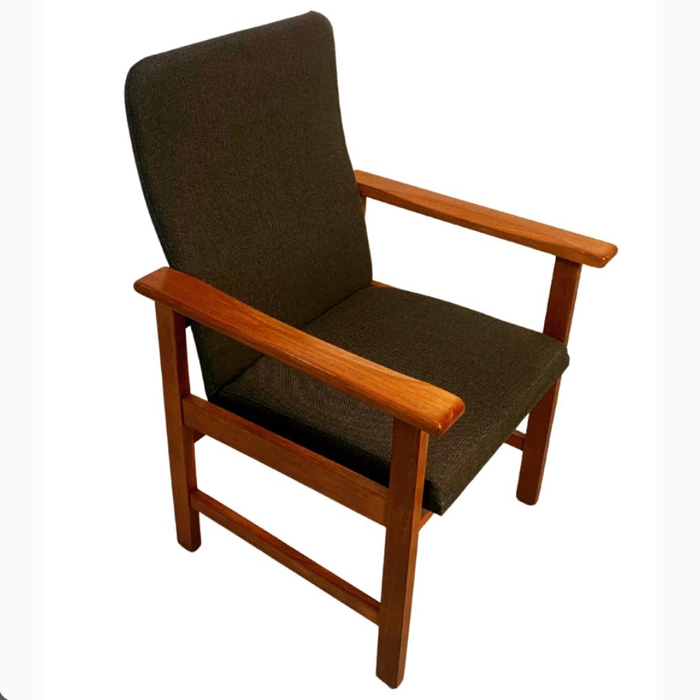 Mid-Century Danish teak lounge chair In Excellent Condition In Copenhagen, DK