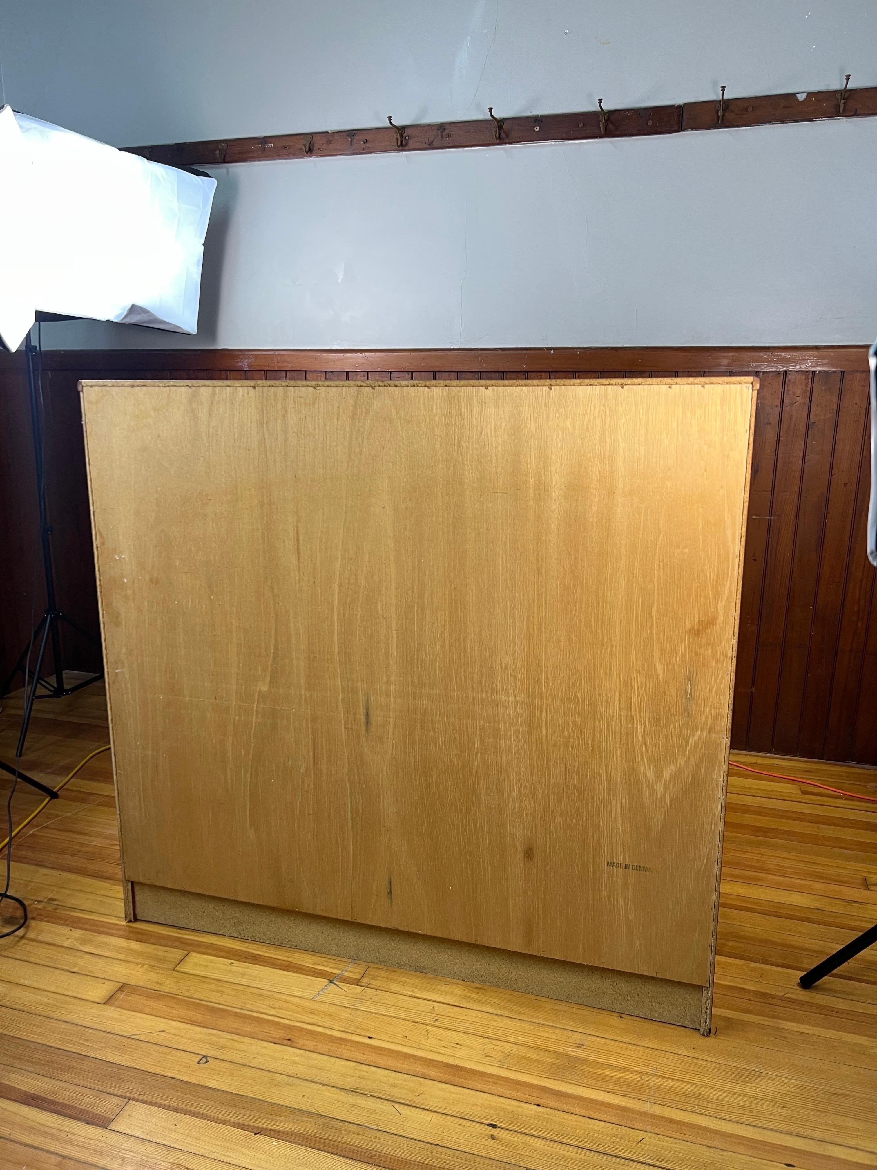 Armadio Highboy in teak danese del metà del secolo scorso In condizioni buone in vendita a Esperance, NY