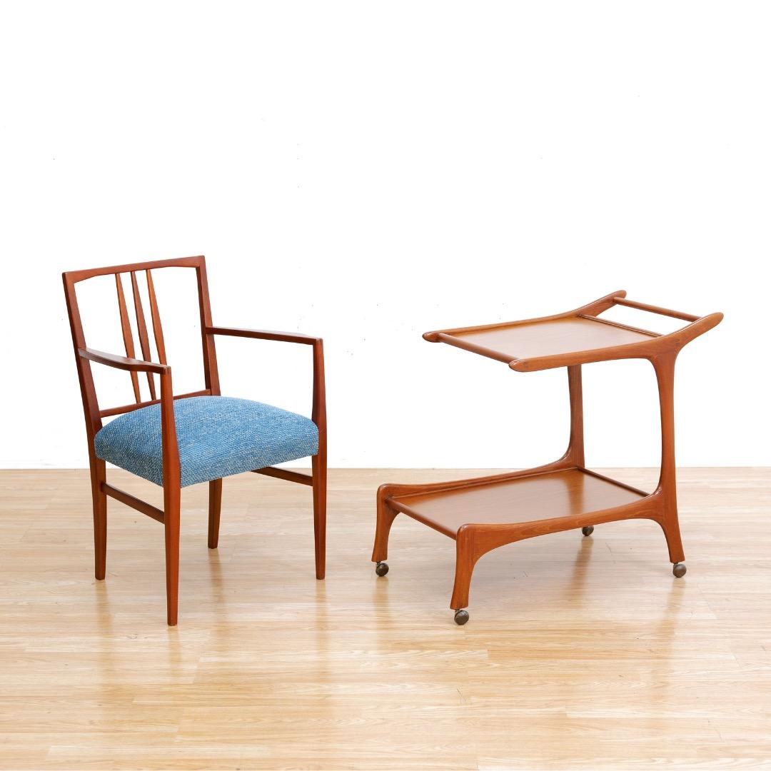 Ce chariot de bar en teck du milieu du siècle a été conçu et fabriqué au Danemark dans les années 1960.  Il s'agit d'un superbe exemple de l'artisanat scandinave, avec de belles courbes qui en font un exemple unique de teck merveilleusement vieilli. 