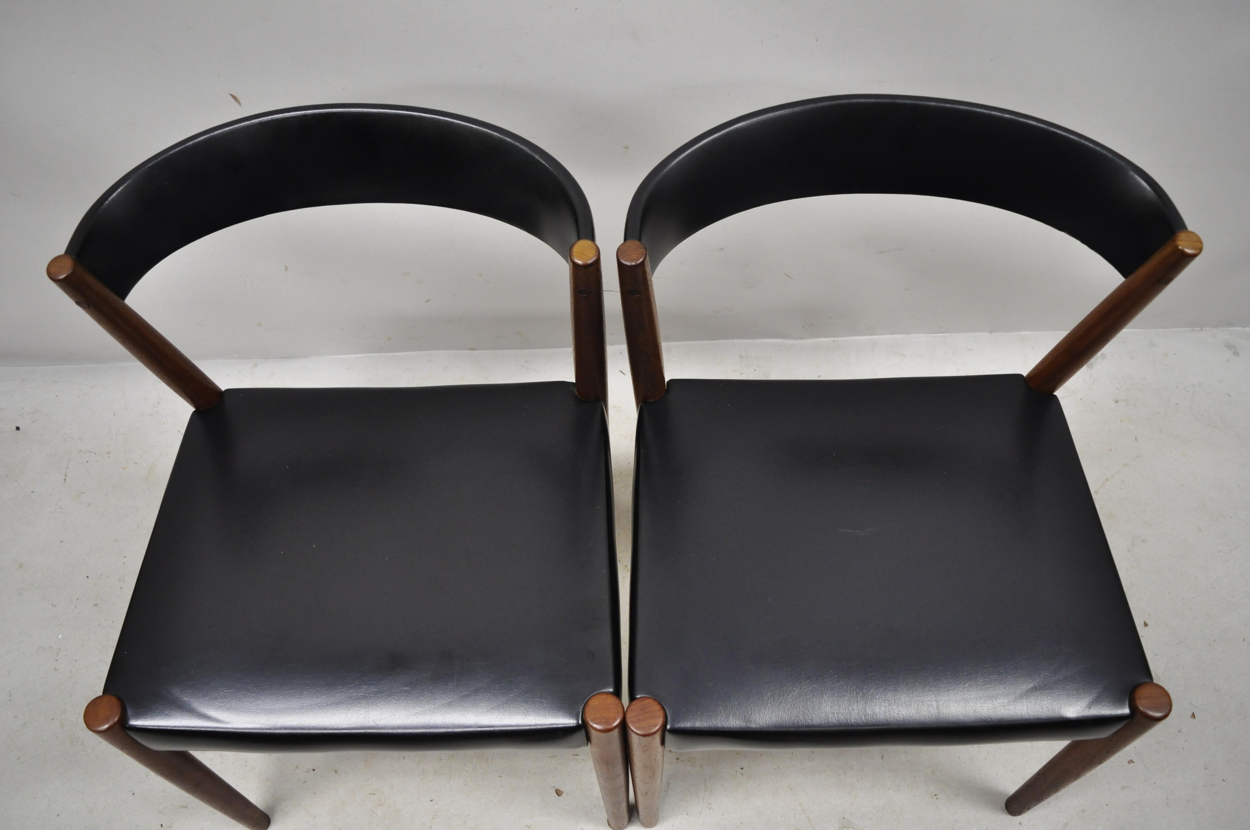 Midcentury Danish Teak Barrel Back Curved Black Vinyl Dining Side Chairs, Pair In Good Condition In Philadelphia, PA