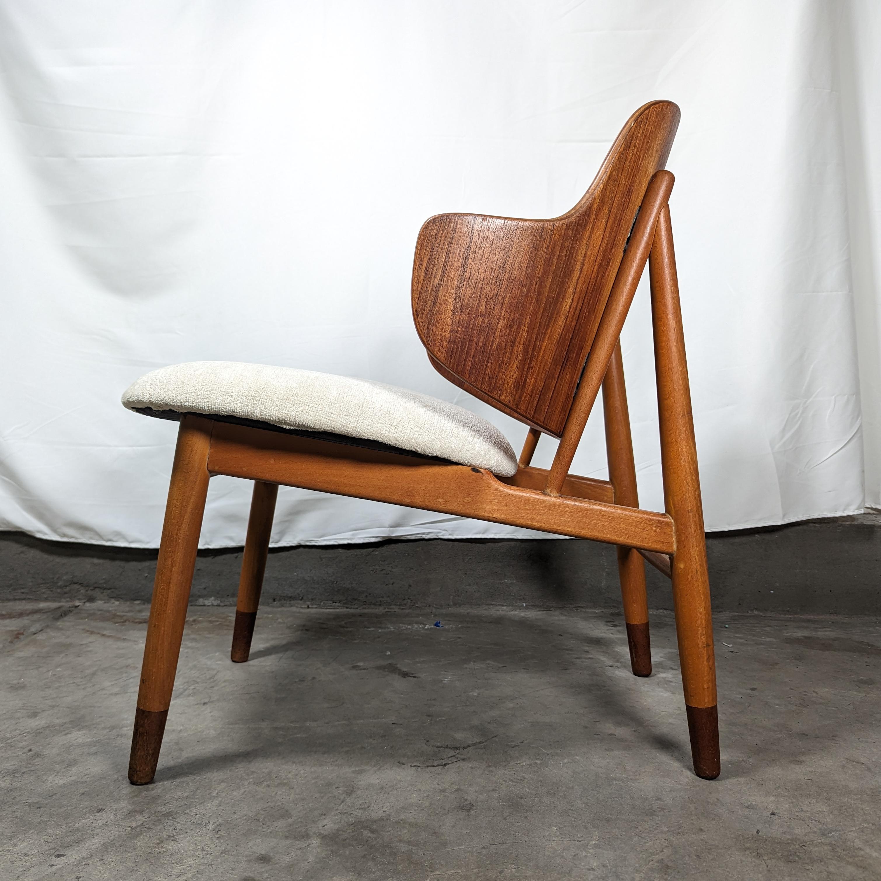 Step back in time with this magnificent vintage mid-century modern Penguin chair, a true gem of 1960s Danish design. Crafted by the renowned designer Ib Kofod-Larsen, this striking piece showcases the perfect blend of function and style.

The chair
