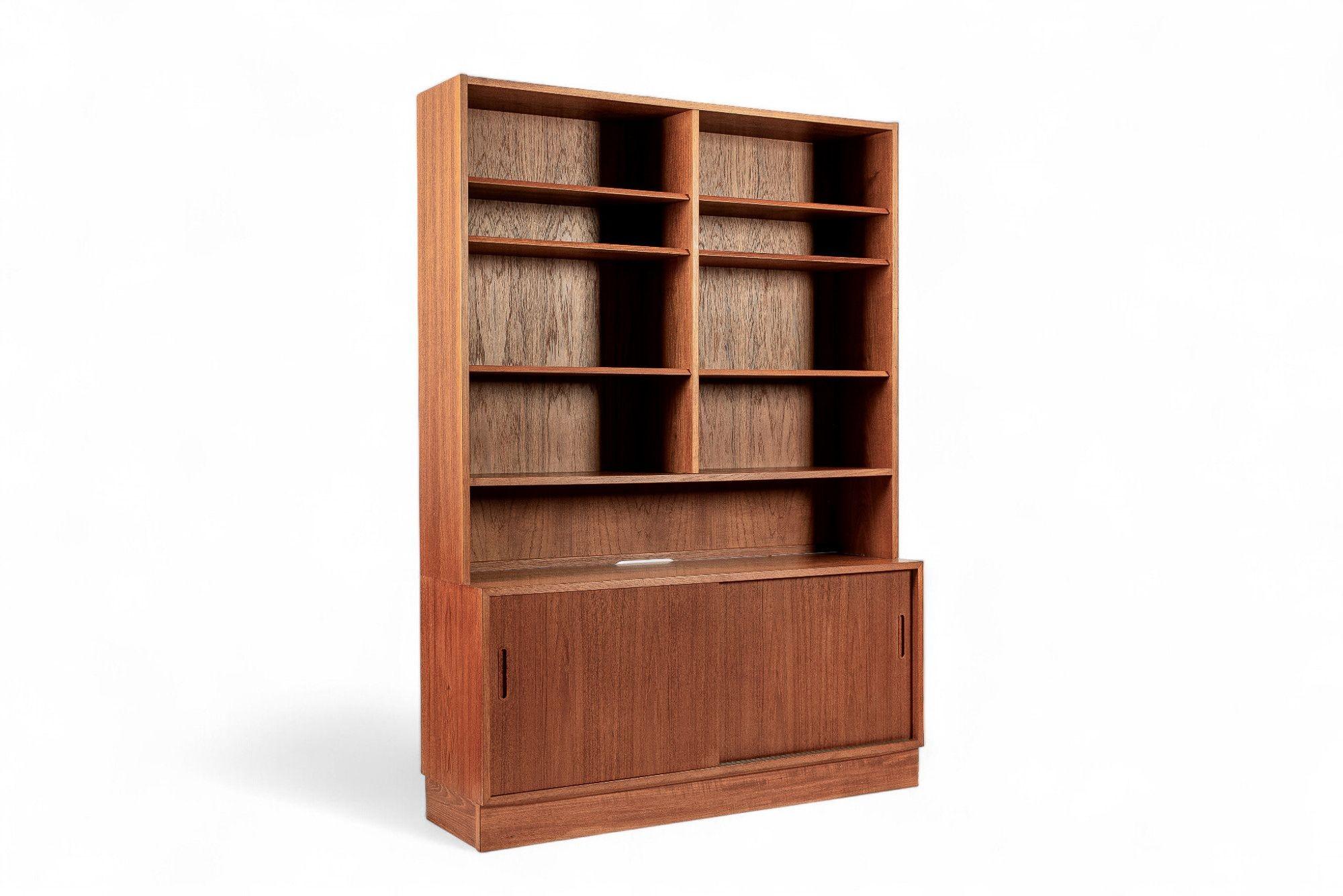Mid Century Danish Teak Bücherregal, 2 passende Schränke verfügbar im Angebot 4