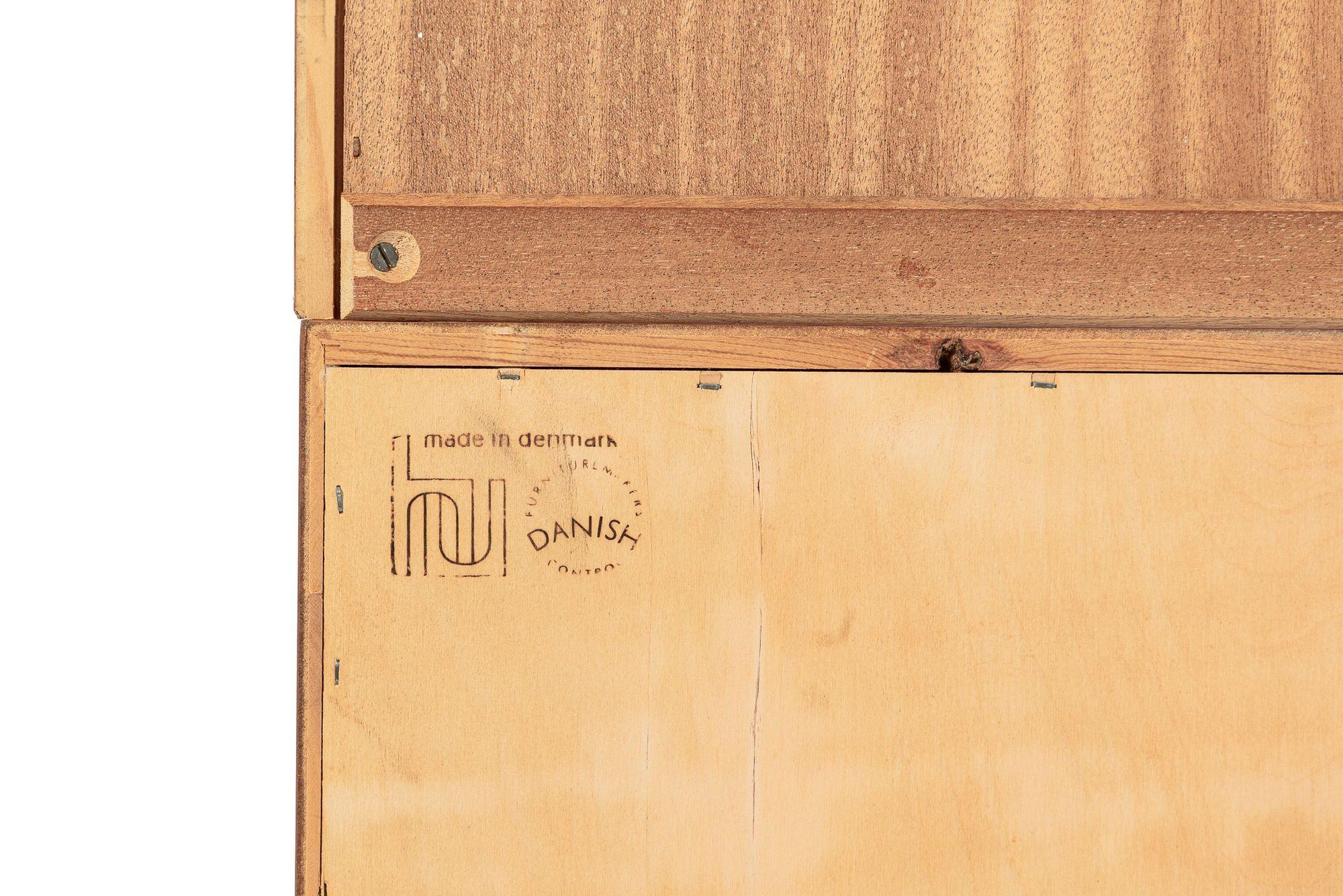 Mid Century Danish Teak Bücherregal, 2 passende Schränke verfügbar im Angebot 7