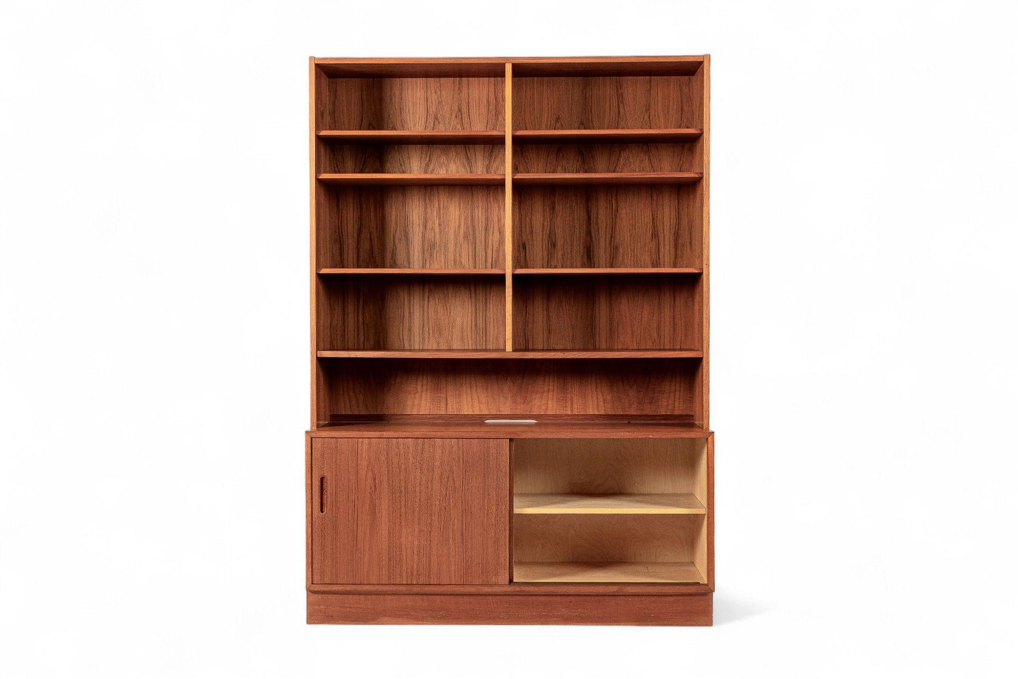 Mid Century Danish Teak Bücherregal, 2 passende Schränke verfügbar (Moderne der Mitte des Jahrhunderts) im Angebot