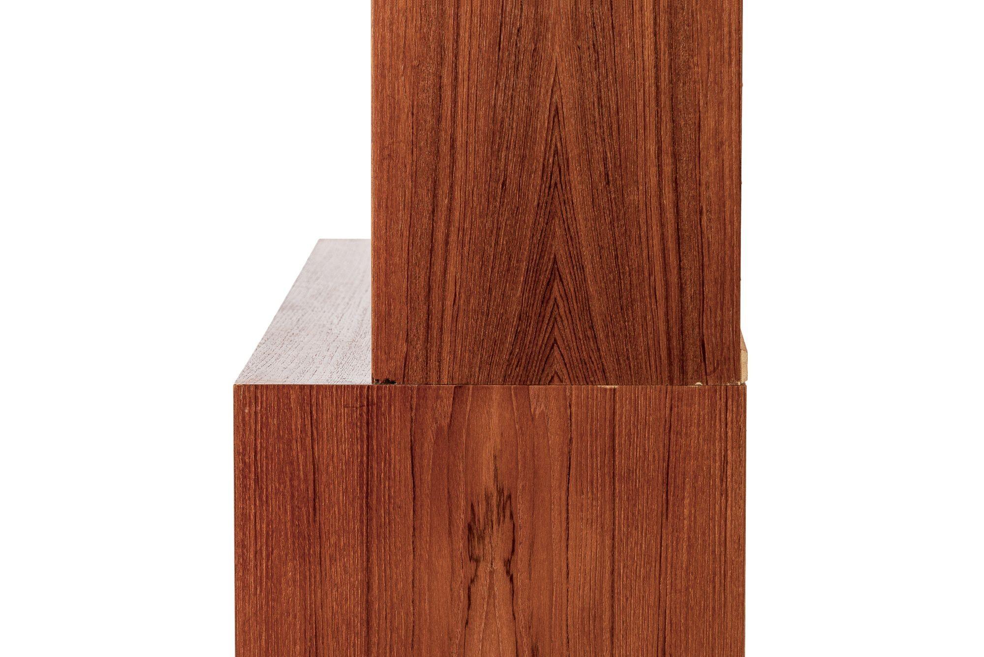 Mid Century Danish Teak Bücherregal, 2 passende Schränke verfügbar im Angebot 1
