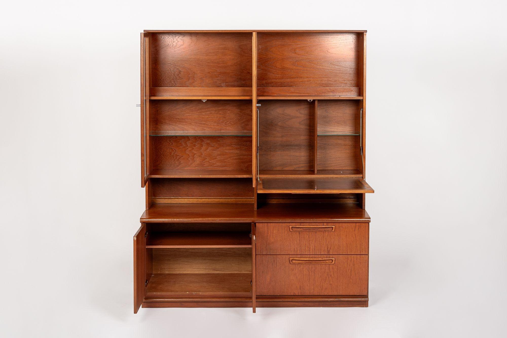 Mid Century Danish Teak Bookcase Wall Unit Cabinet In Good Condition For Sale In Detroit, MI
