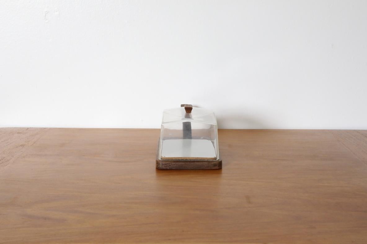 Dänisches Teakholz-Butter- oder Käsetablett aus der Mitte des Jahrhunderts mit Acryl-Deckel (Niederländisch) im Angebot