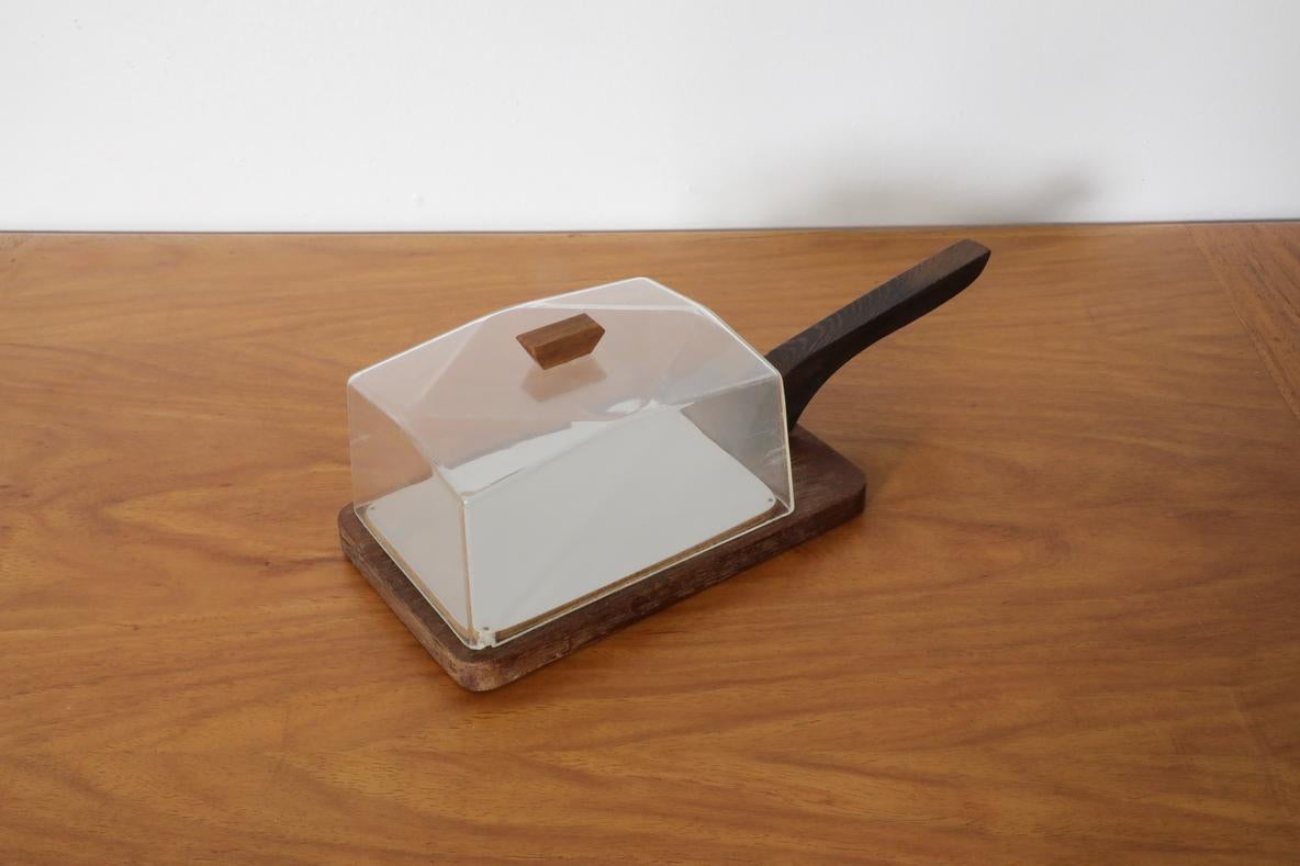 Dänisches Teakholz-Butter- oder Käsetablett aus der Mitte des Jahrhunderts mit Acryl-Deckel (20. Jahrhundert) im Angebot