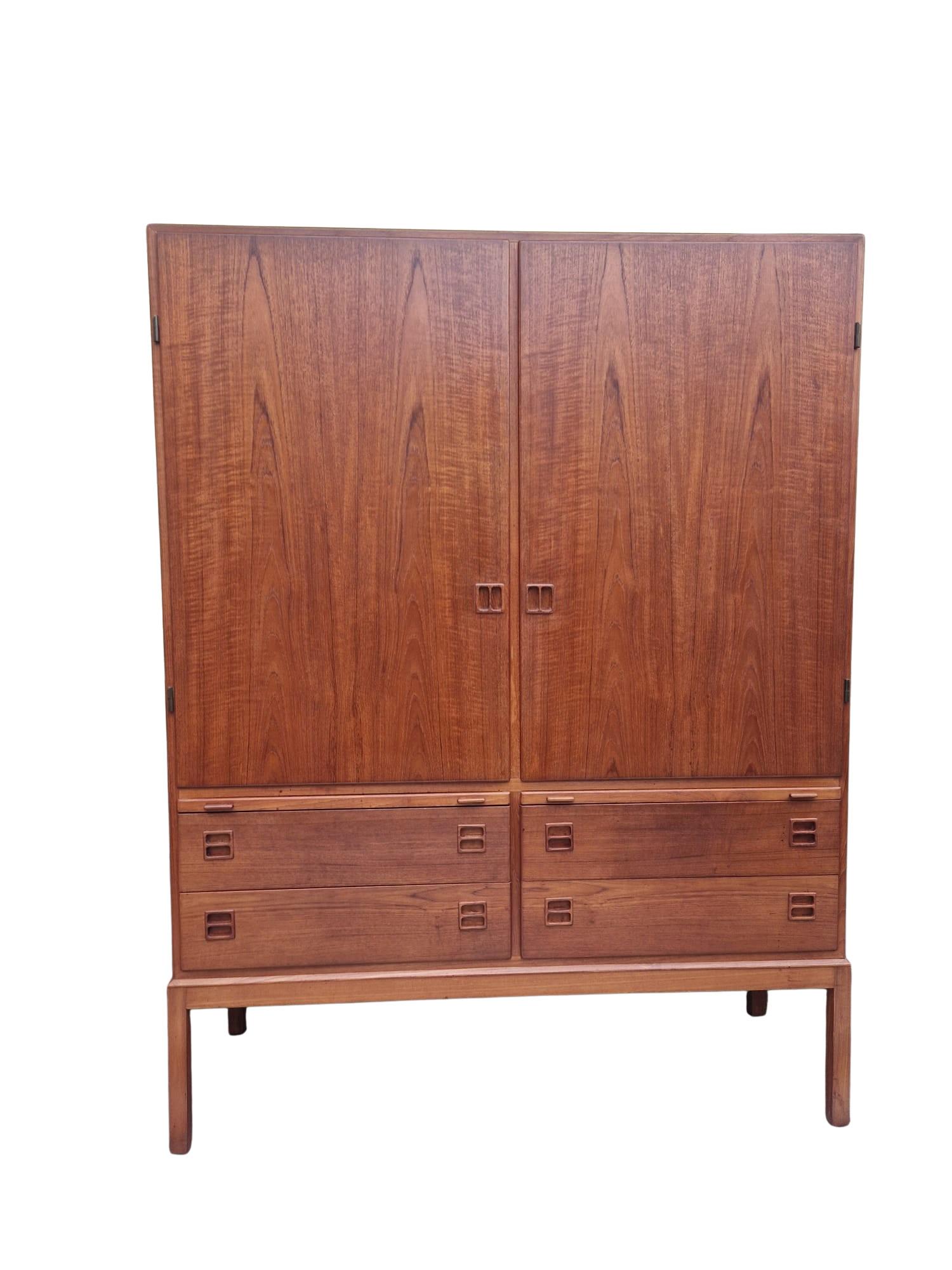 Mid-Century Danish Teak Cabinet by Johannes Andersen for B. Pedersen, 1960's In Good Condition For Sale In Richmond, Surrey