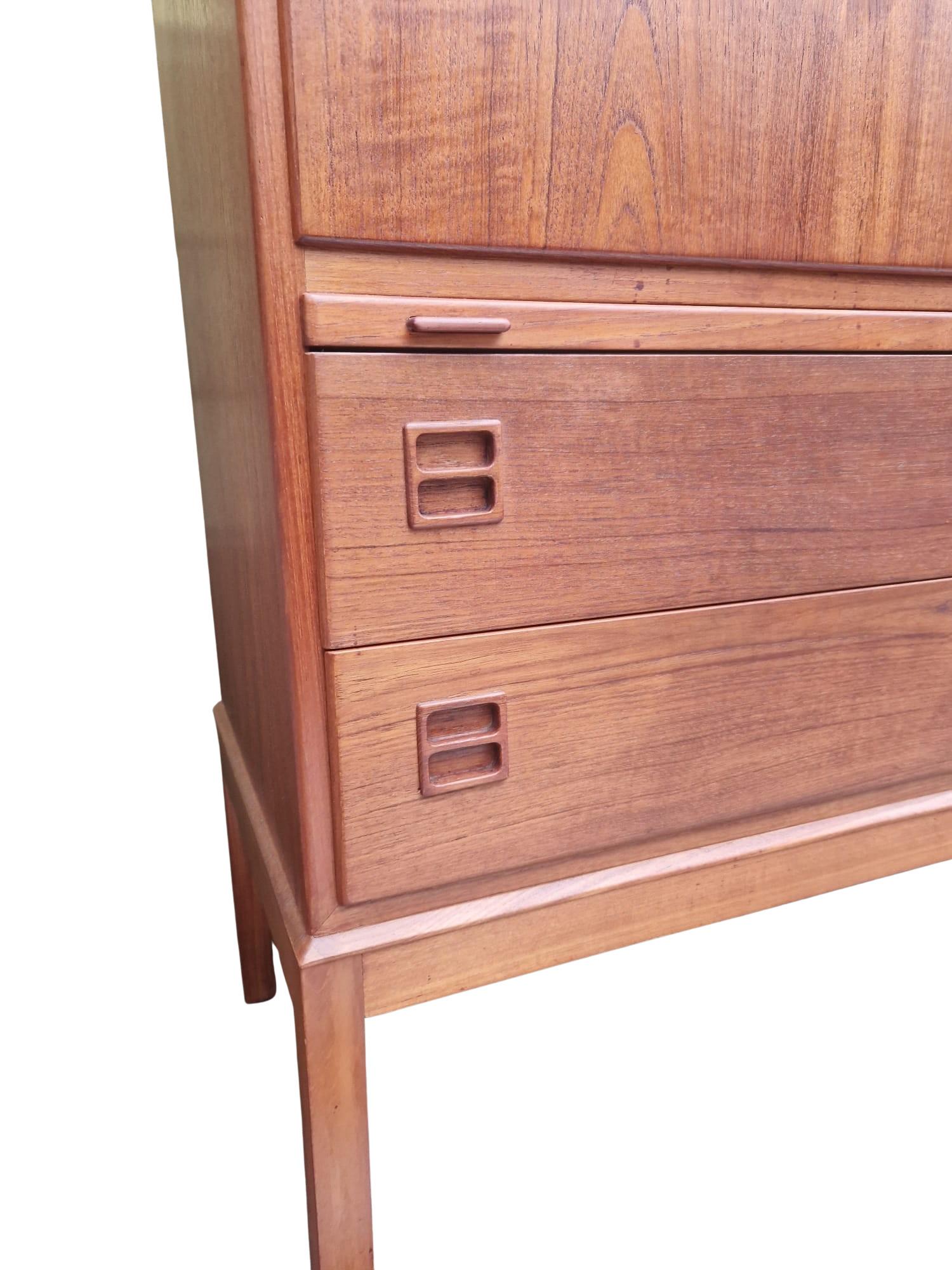 Mid-Century Danish Teak Cabinet by Johannes Andersen for B. Pedersen, 1960's For Sale 3