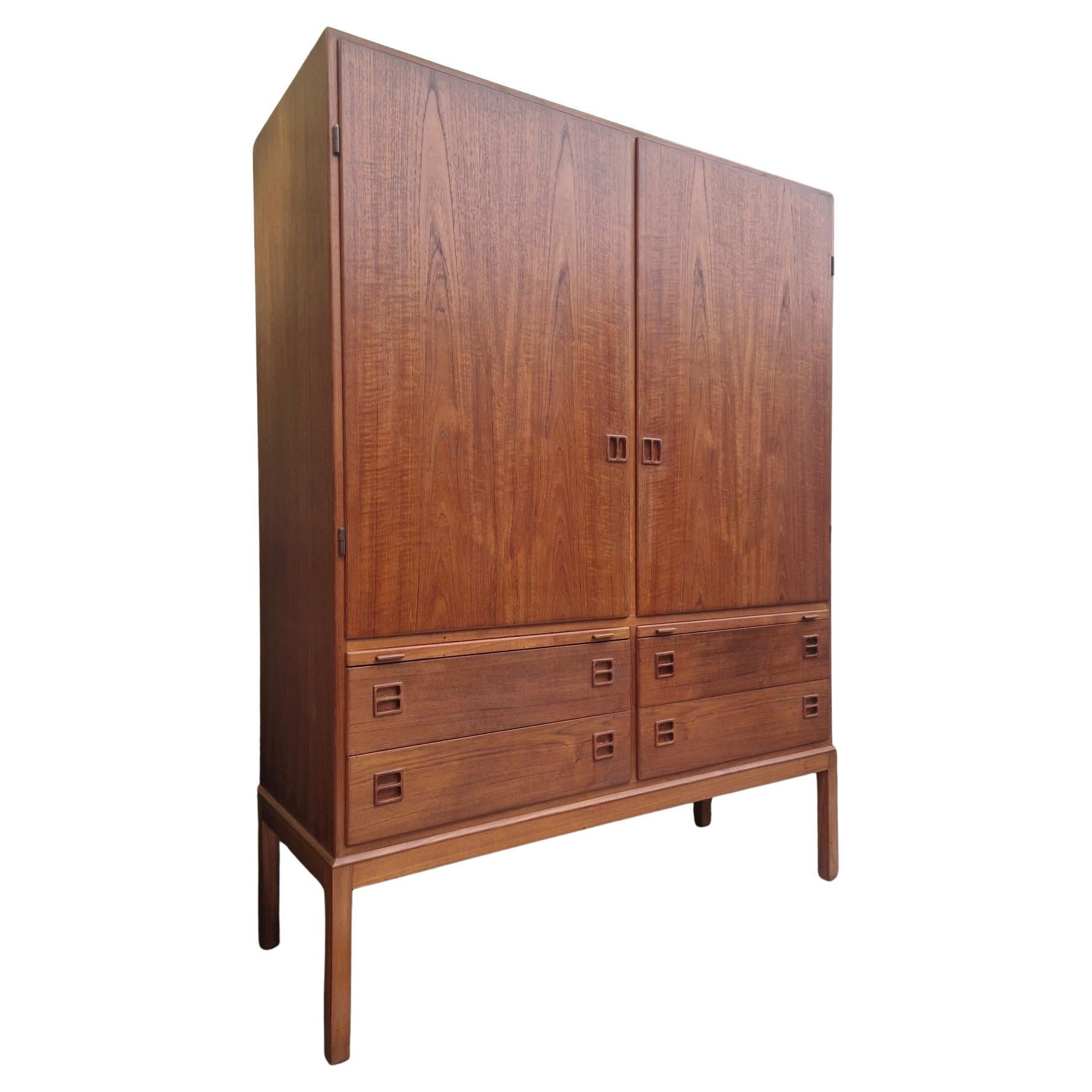 Meuble de rangement danois en teck du milieu du siècle dernier de Johannes Andersen pour B. Pedersen, années 1960