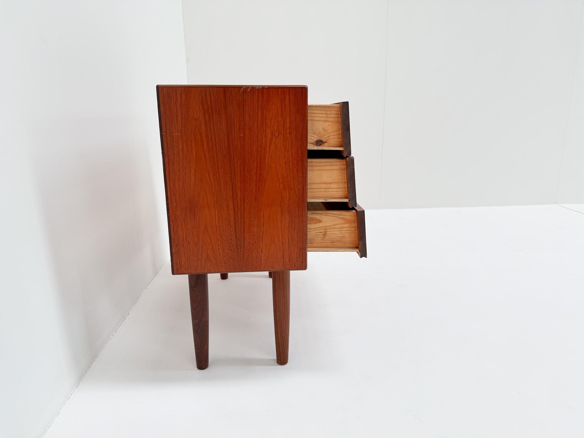 Mid-Century Danish Teak Chest of Drawers, 1960s For Sale 3
