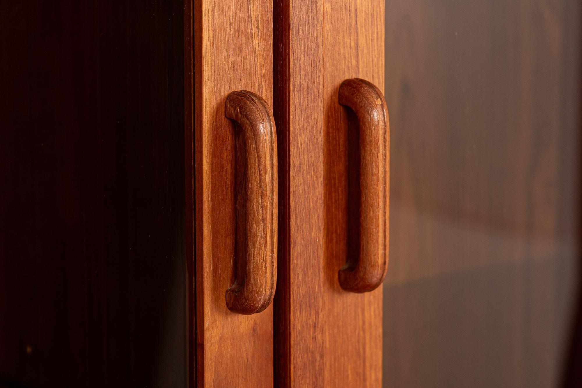 Mid Century Danish Teak China Cabinet oder Bücherregal Wall Unit im Angebot 4