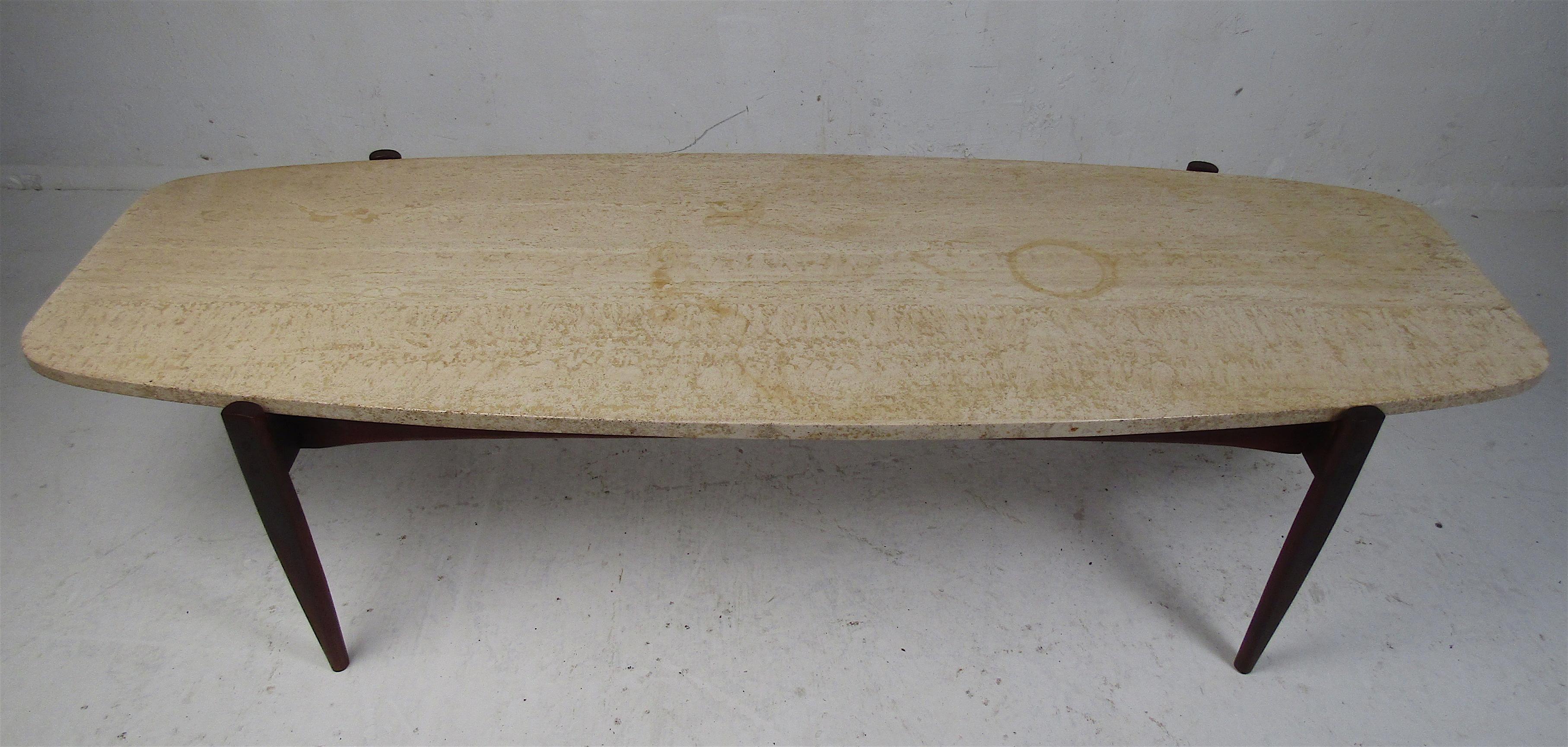 Mid-Century Modern Table basse danoise en teck du milieu du siècle dernier en vente