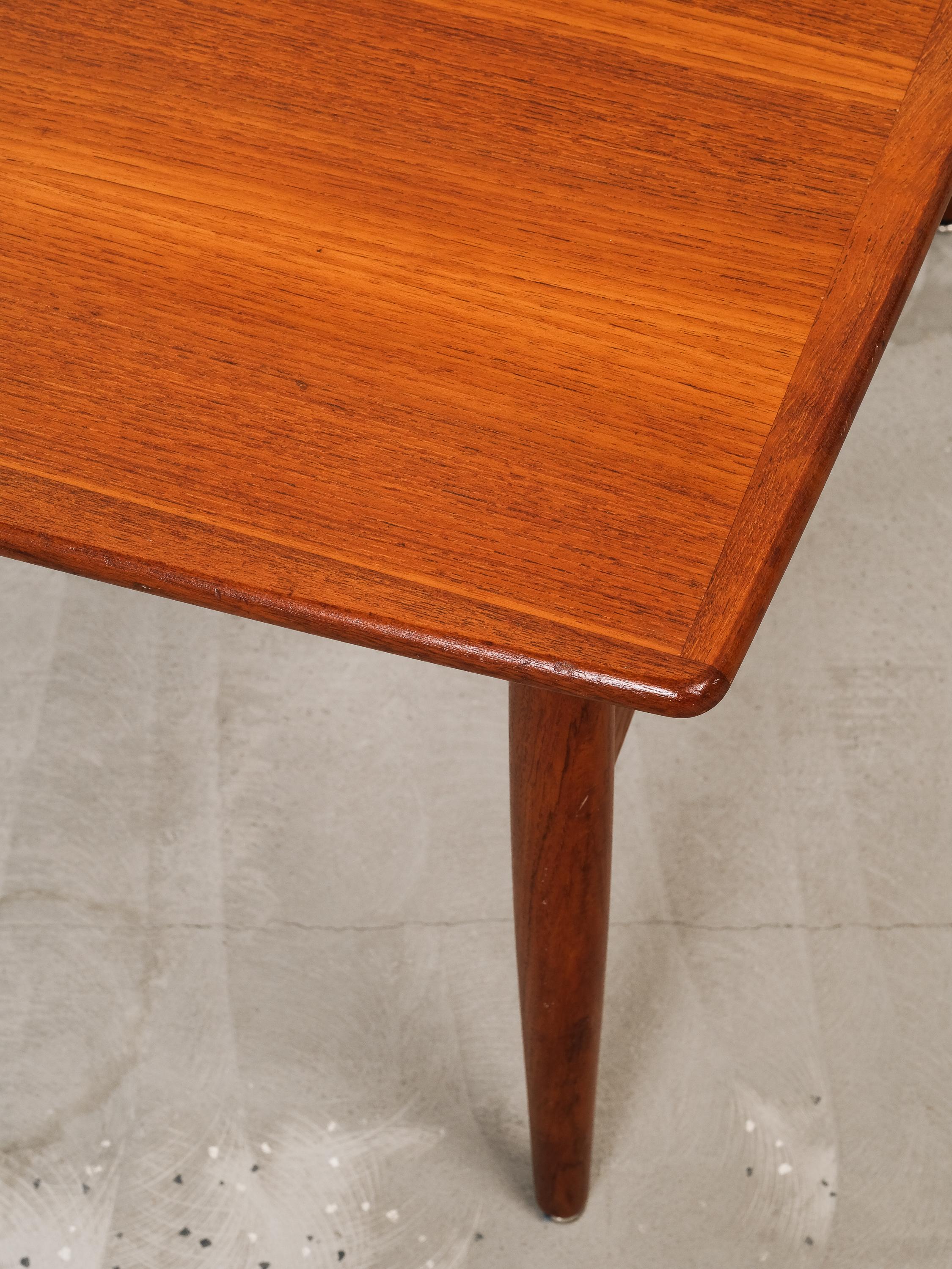 Danois Table basse danoise en teck du milieu du siècle en vente