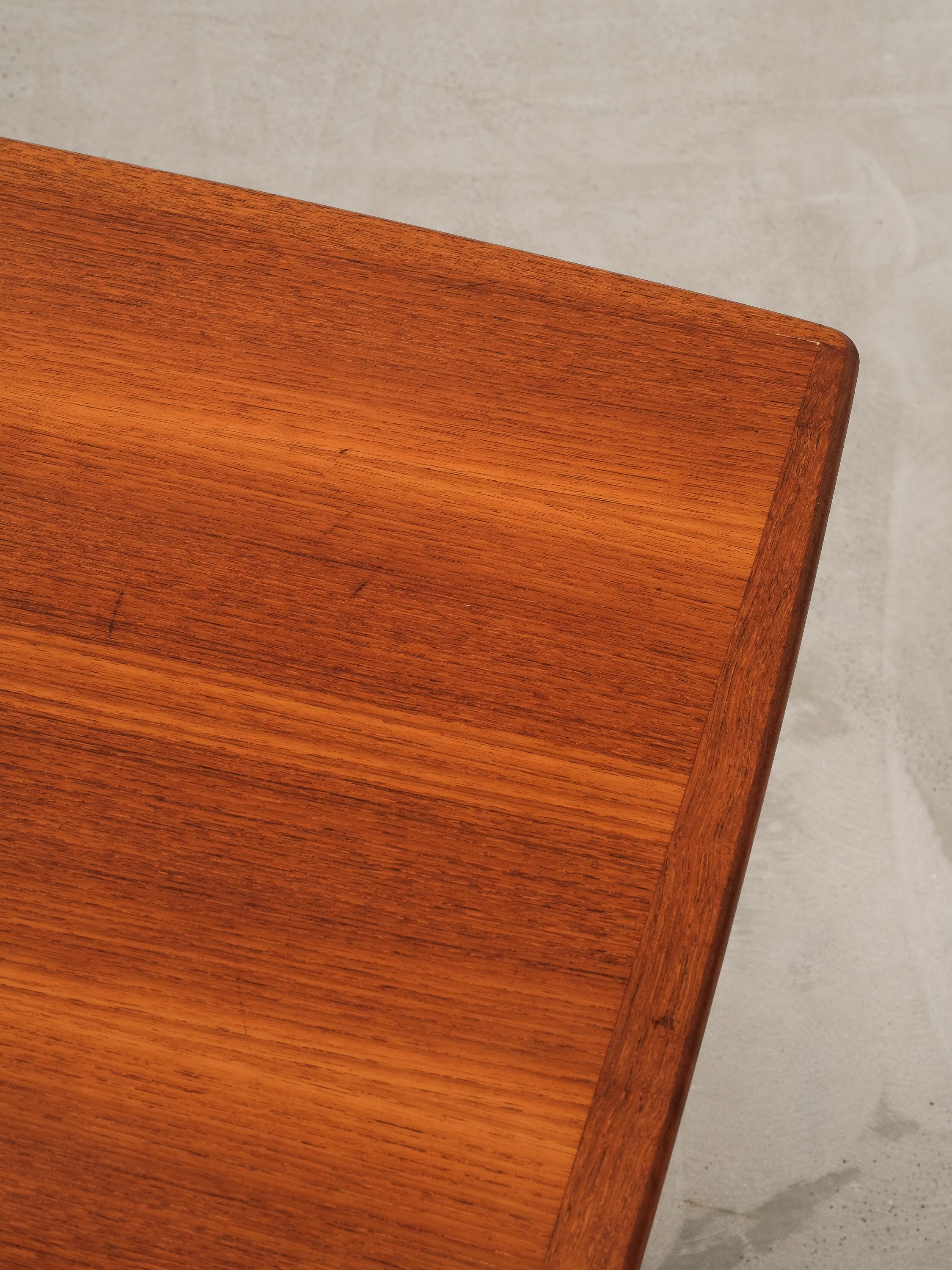 Placage Table basse danoise en teck du milieu du siècle en vente