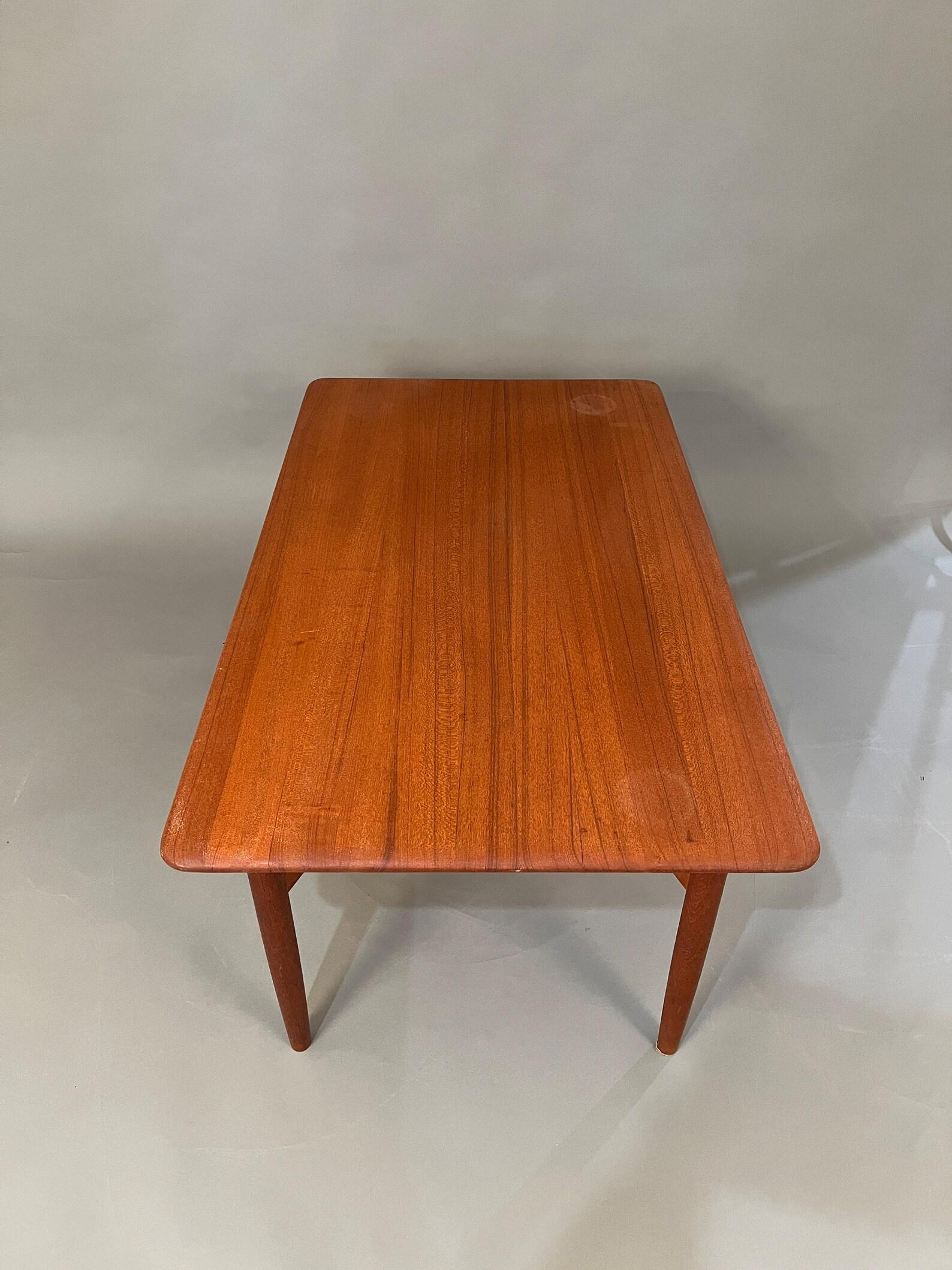 Mid-Century Danish teak coffee table For Sale 1