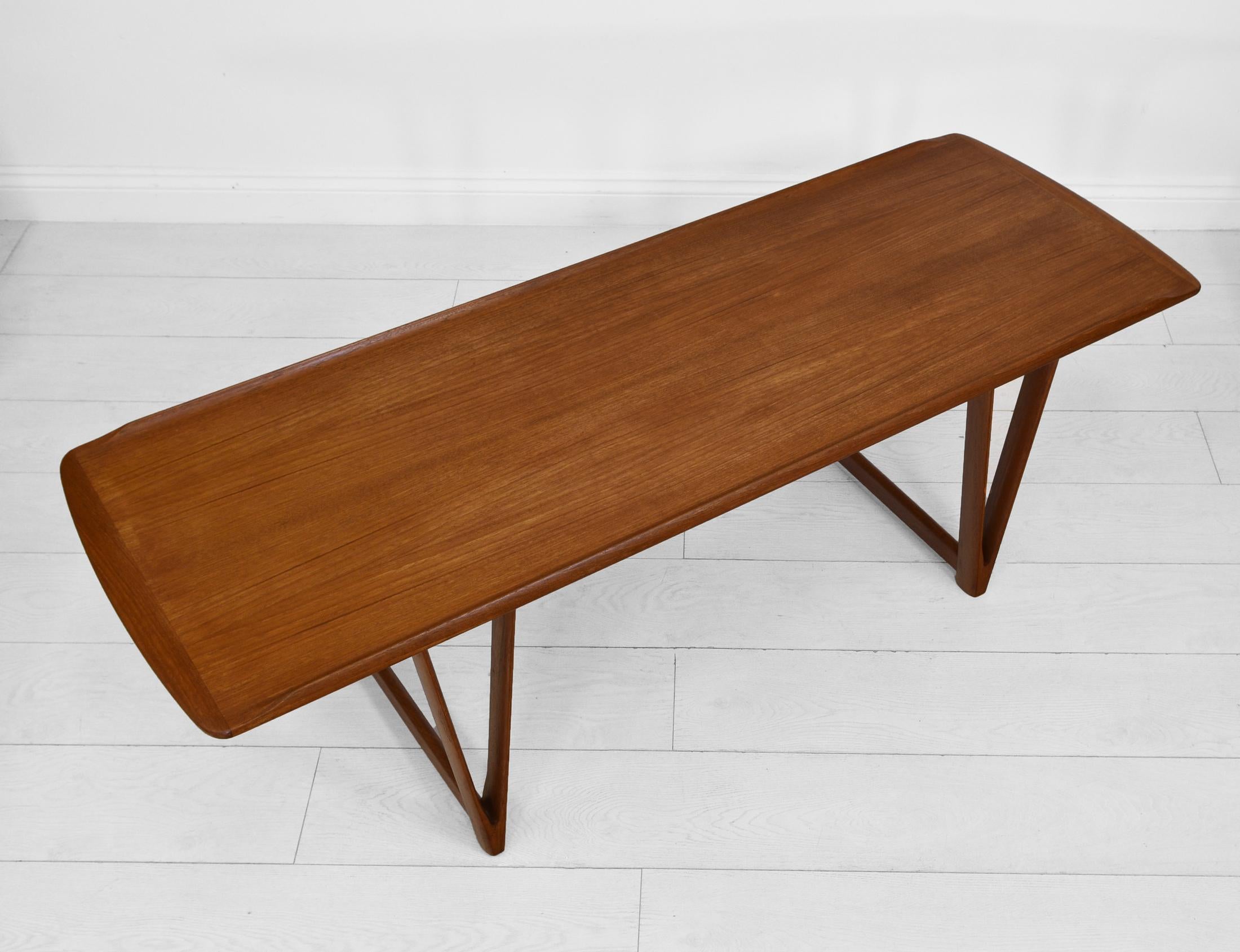 Mid Century Danish Teak Coffee Table on v Shape Supports and Lipped Top Edge For Sale 6